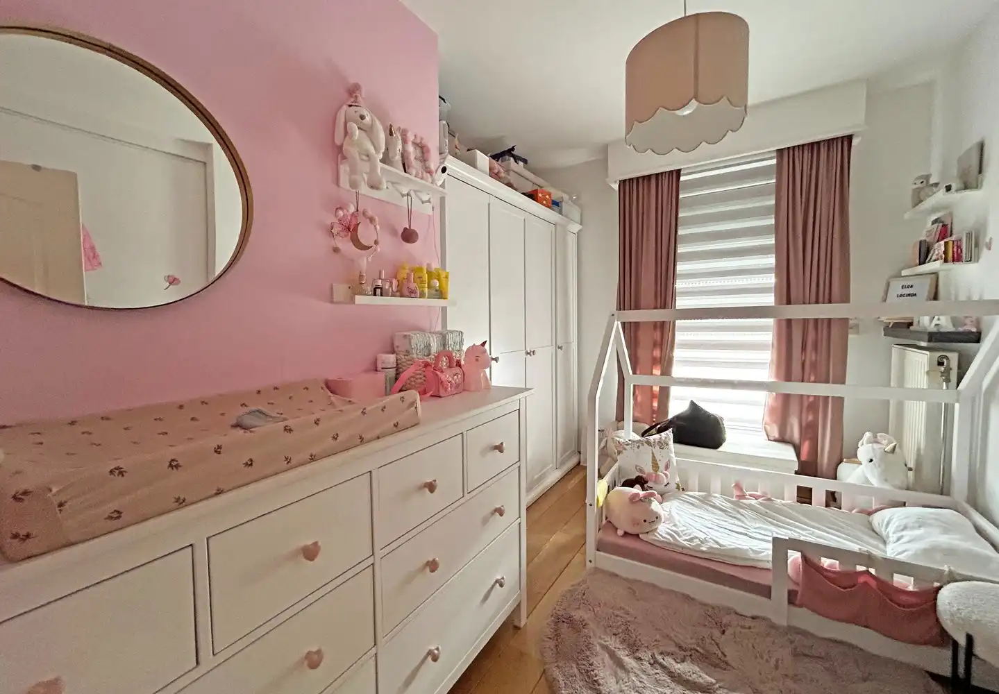 Instapklaar drie slaapkamer appartement met terras in Wijnegem foto 9