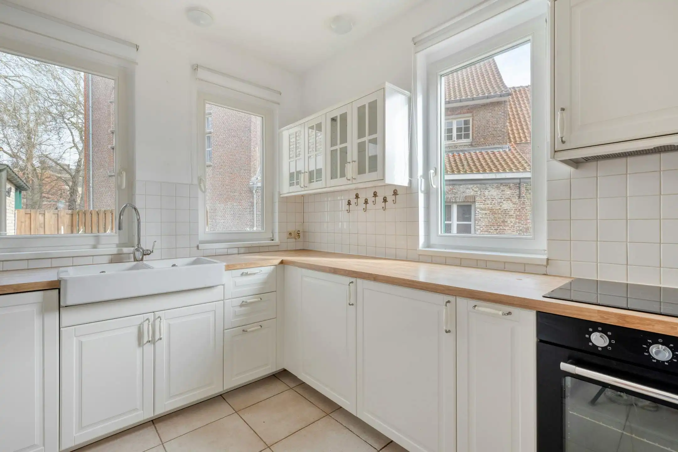 Uniek gelijkvloers appartement aan het Minnewater te Brugge foto 6