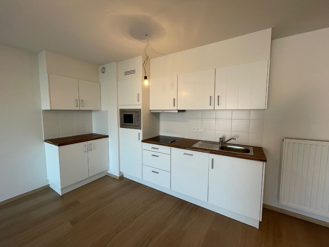 Ruim appartement met drie slaapkamers en twee badkamers( één met douche en één met bad). foto 4