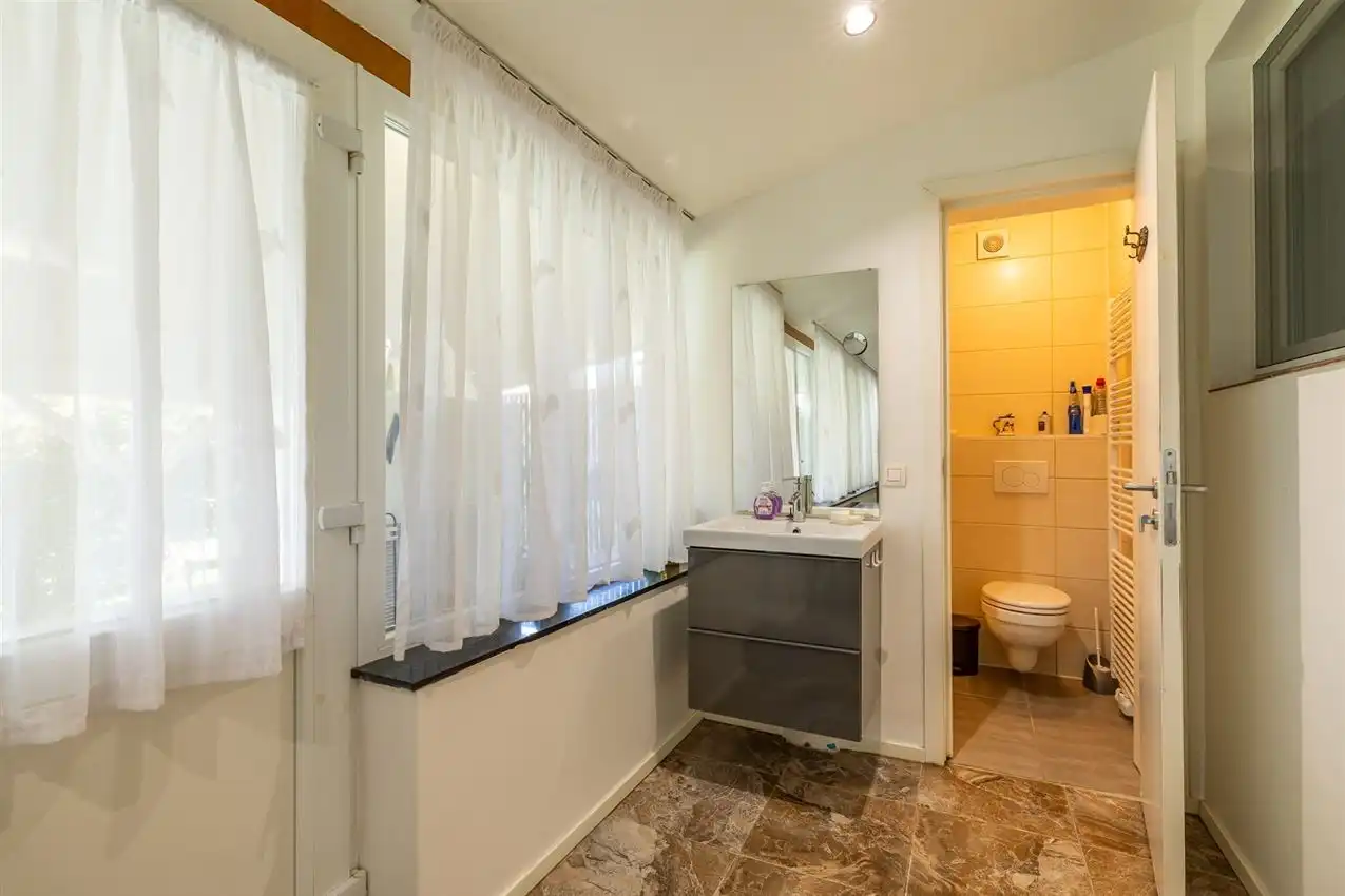 villastijl,vernieuwd in 2018, label D, mooi perceel foto 13