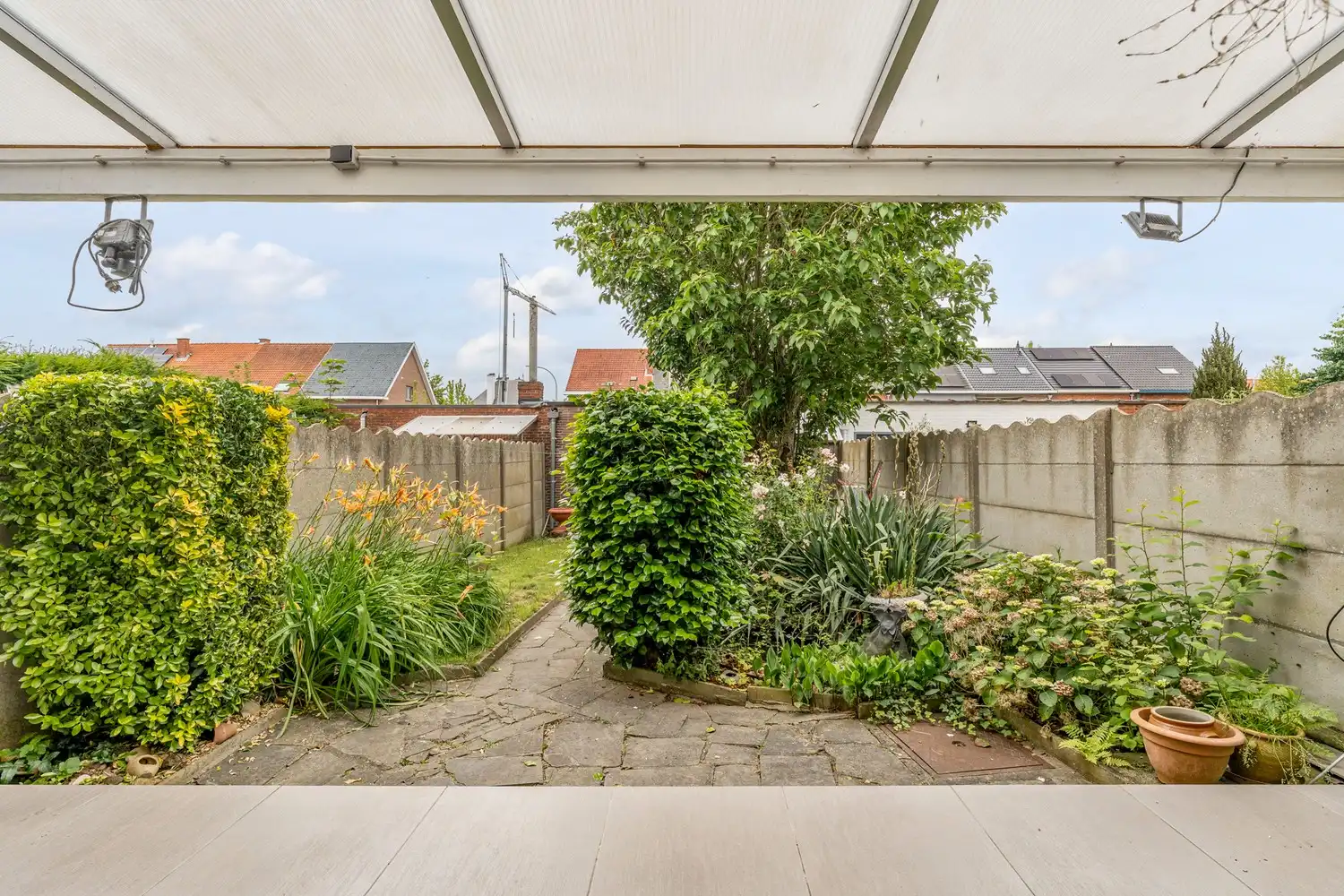 Zeer goed onderhouden en instapklare woning met drie slaapkamers, gezellige stadstuin en achter gelegen garage te Wijgmaal ! foto 9