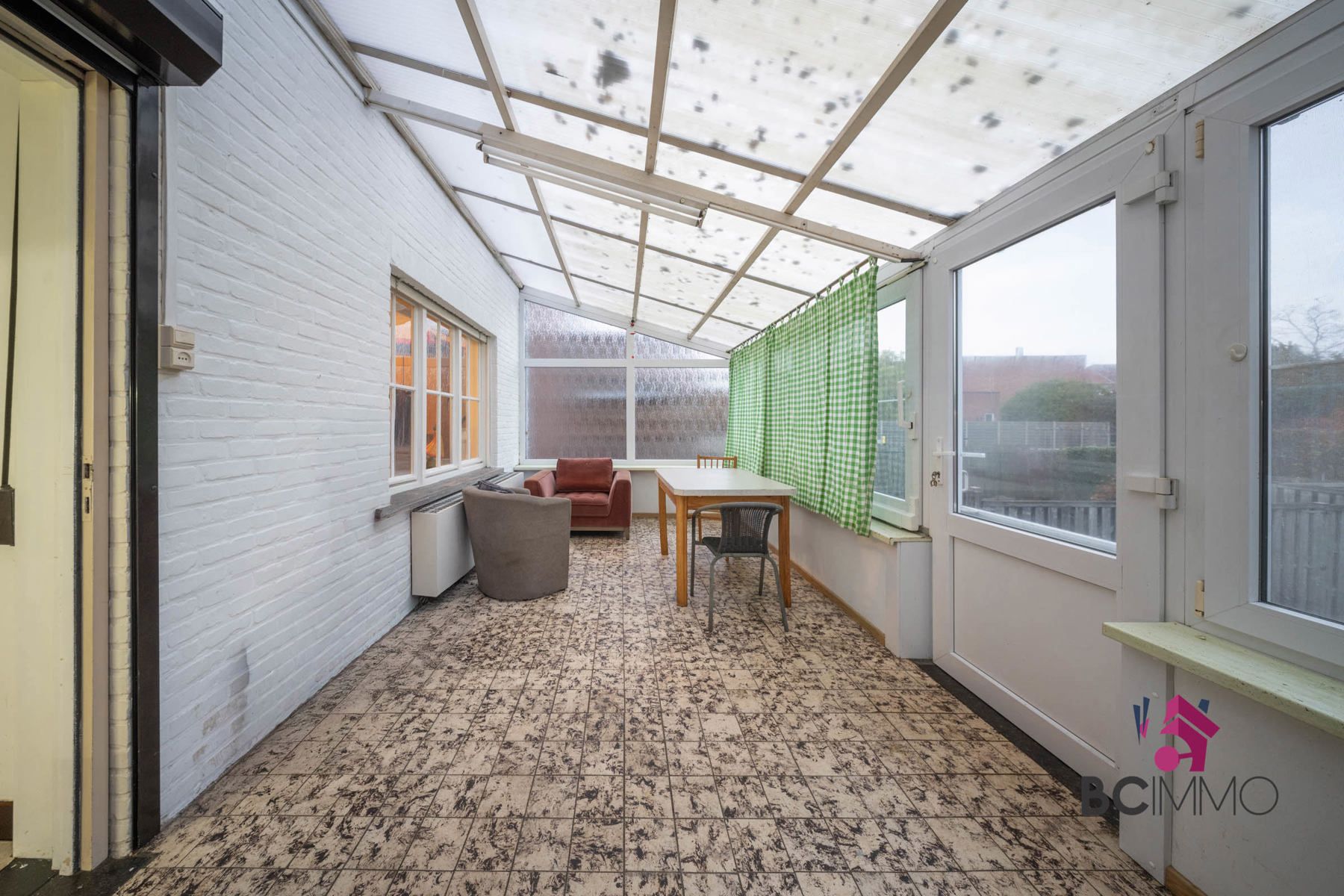 Ruime, tijdloze gezinswoning met 4 slaapkamers, grote tuin en garage en centraal gelegen in Genk foto 9