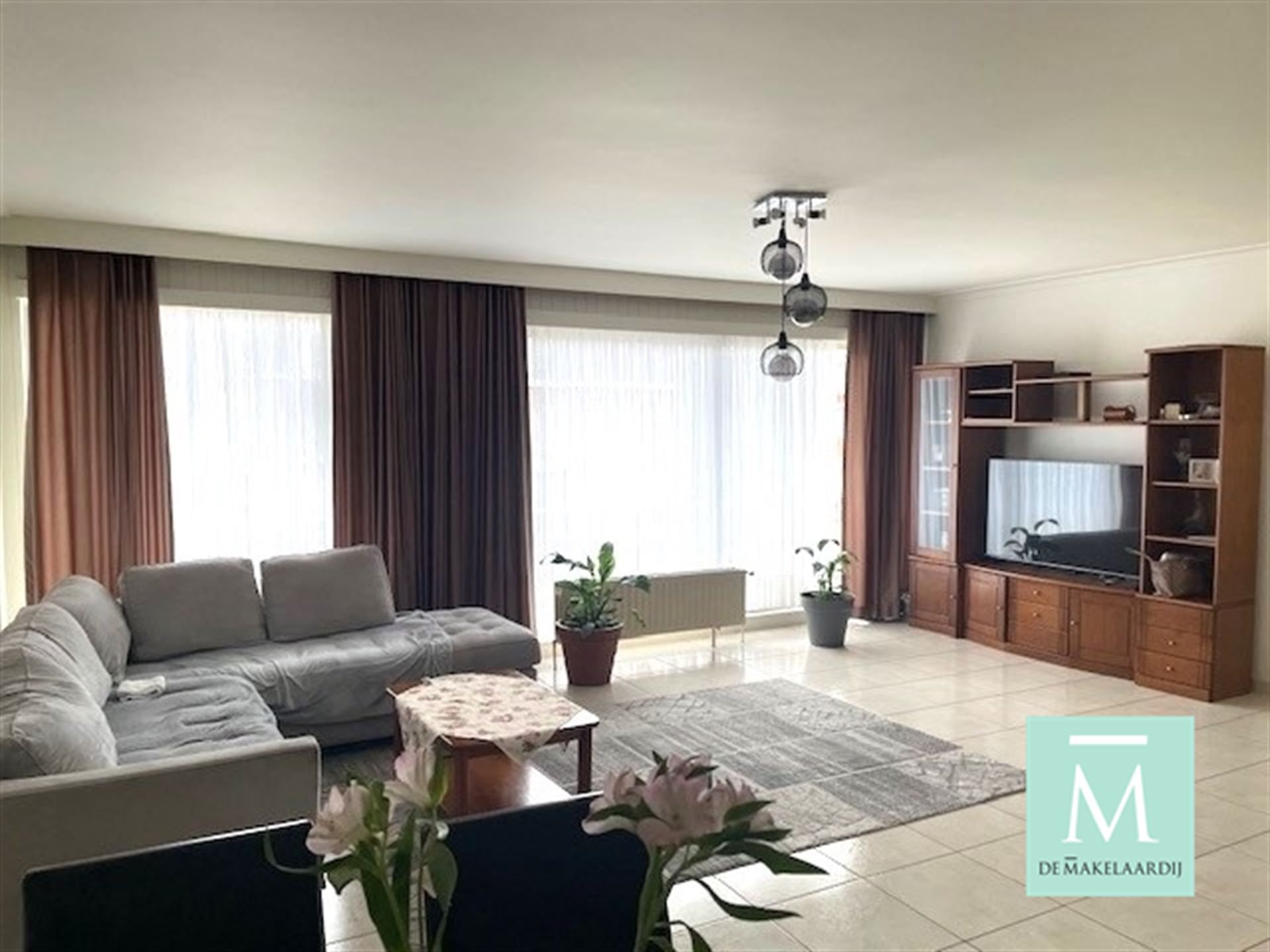 Ruim appartement met 3 slaapkamers, terras en garage! foto {{pictureIndex}}