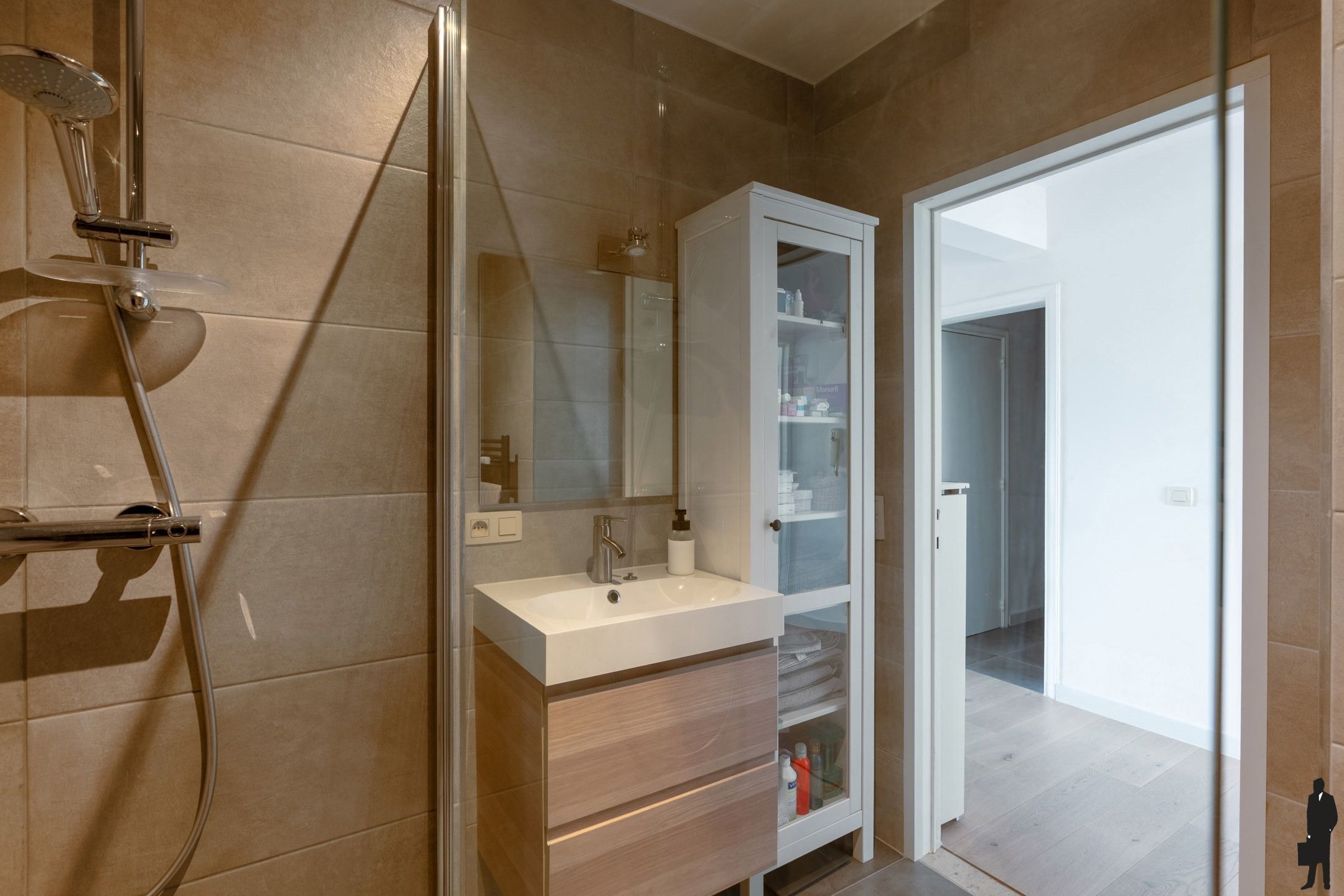 Zeer lichtrijk en gunstig gelegen appartement met 3 slaapkamers foto 8