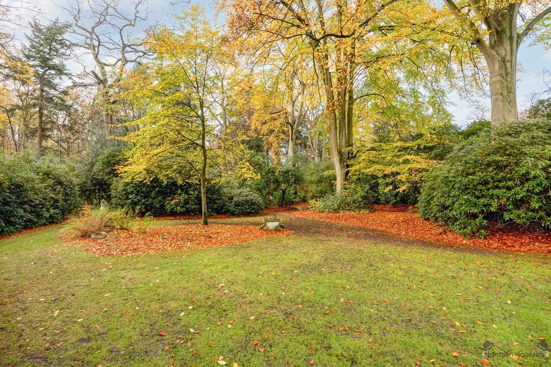 Exclusieve villa op 10.500 m² op residentiële toplocatie foto 27