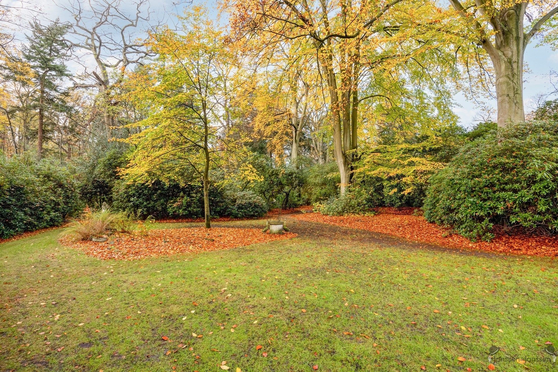 Exclusieve villa op 10.500 m² op residentiële toplocatie foto 27