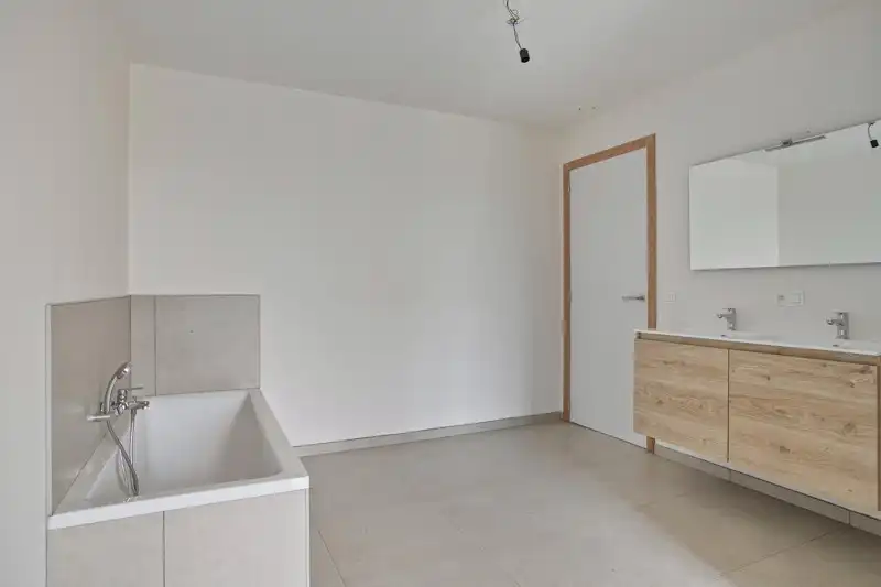 Prachtige, verrassend ruime nieuwbouwwoning met 3 slaapkamers én inpandige garage te koop in Dentergem! foto 13