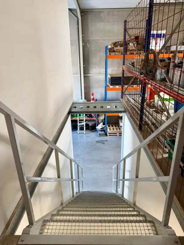KMO Unit voorzien van kitchenette, sanitair & kantoorruimte met 2 parkeerplaatsen foto 12