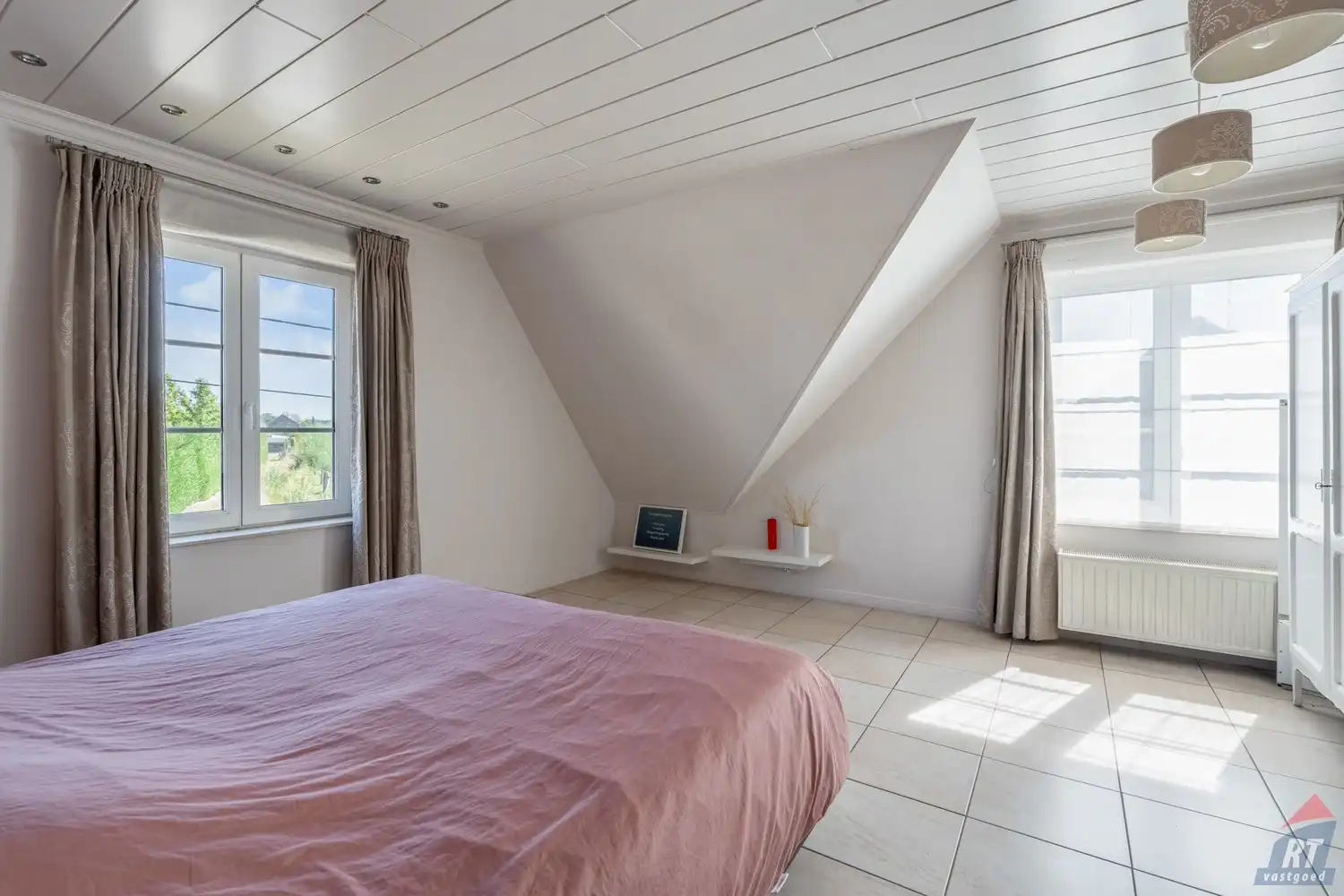 Zeer ruime, instapklare gezinswoning met  4 tot 5 slaapkamers foto 16