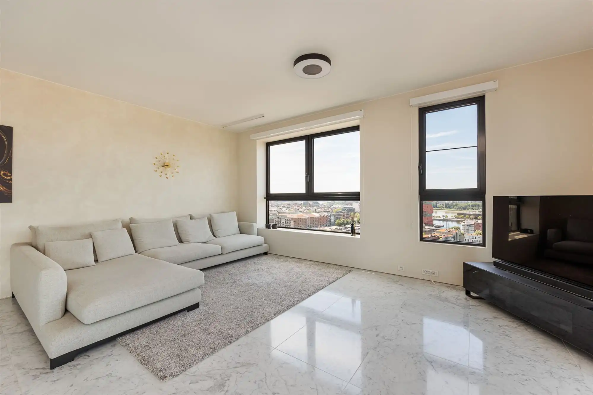 Luxueus appartement op 16e verd. met panoramisch uitzicht foto 14