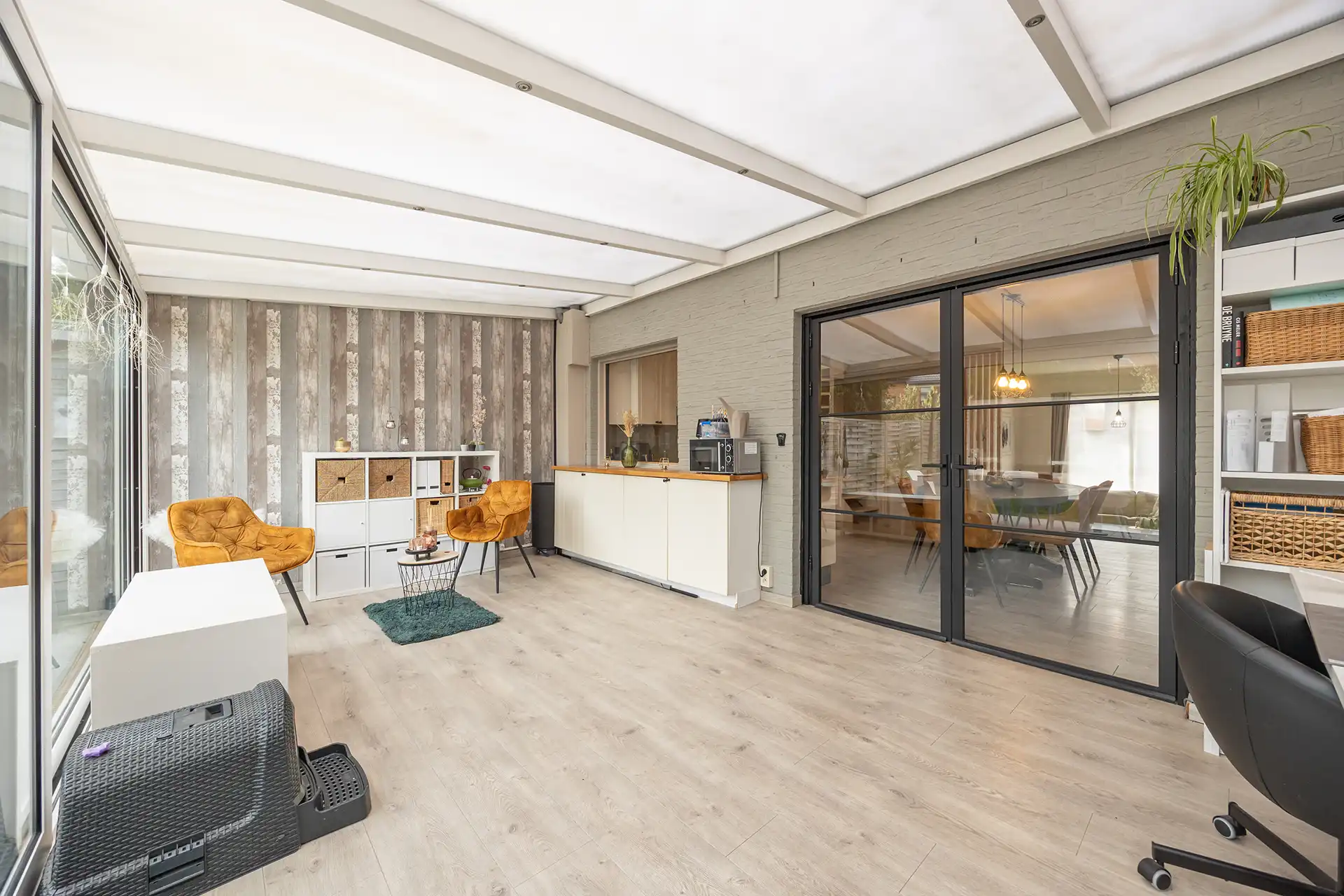 Instapklare woning met 4 slpk, veranda en tuin te Hemiksem! foto 9