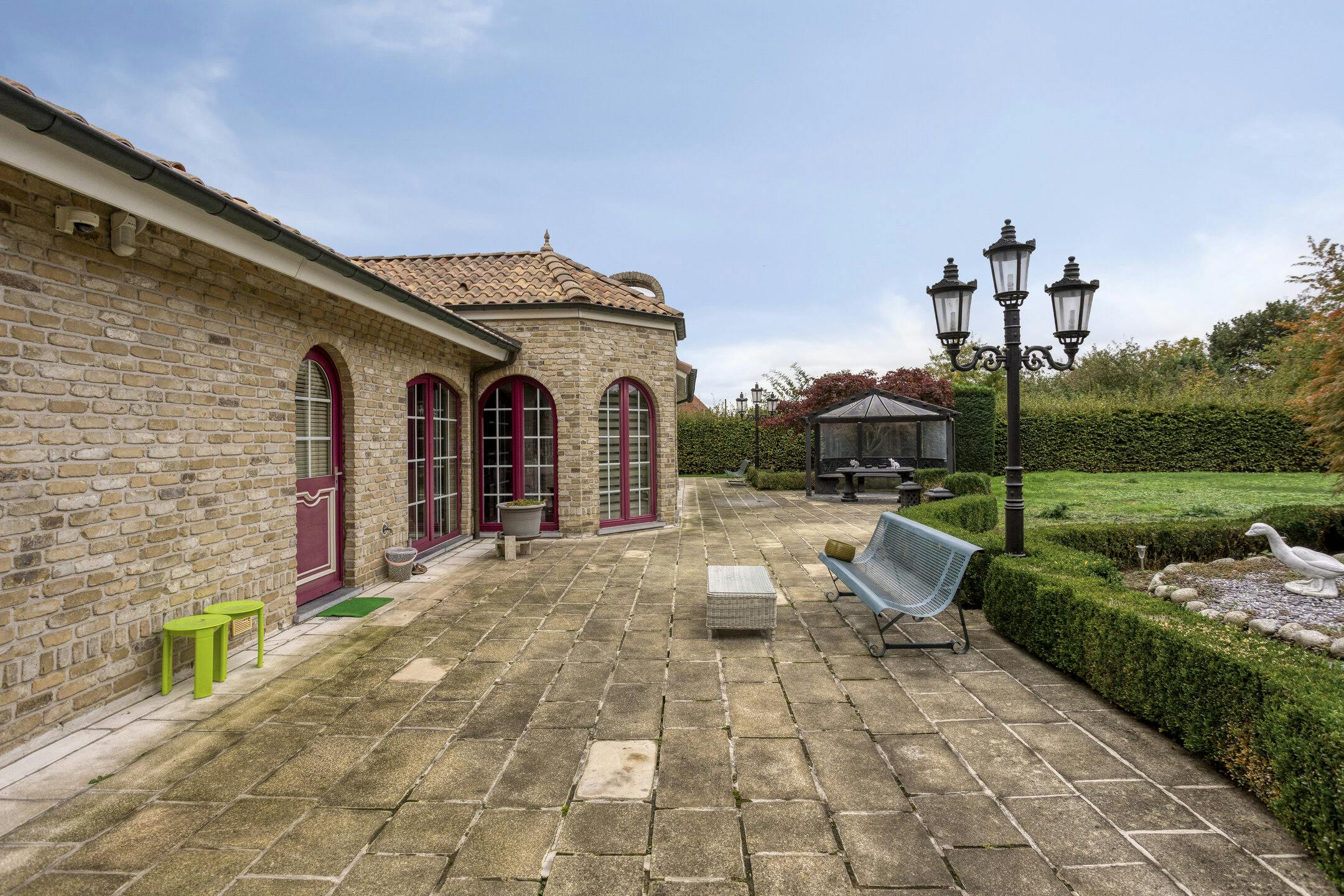 Gelijkvloerse villa op een centrale locatie in Brussegem foto 17