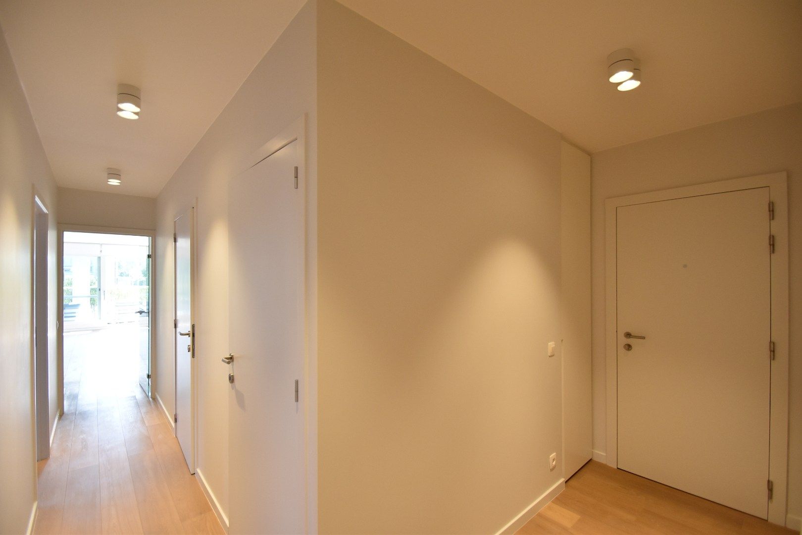 Ruim en elegant hoekappartement met drie terrassen foto 16