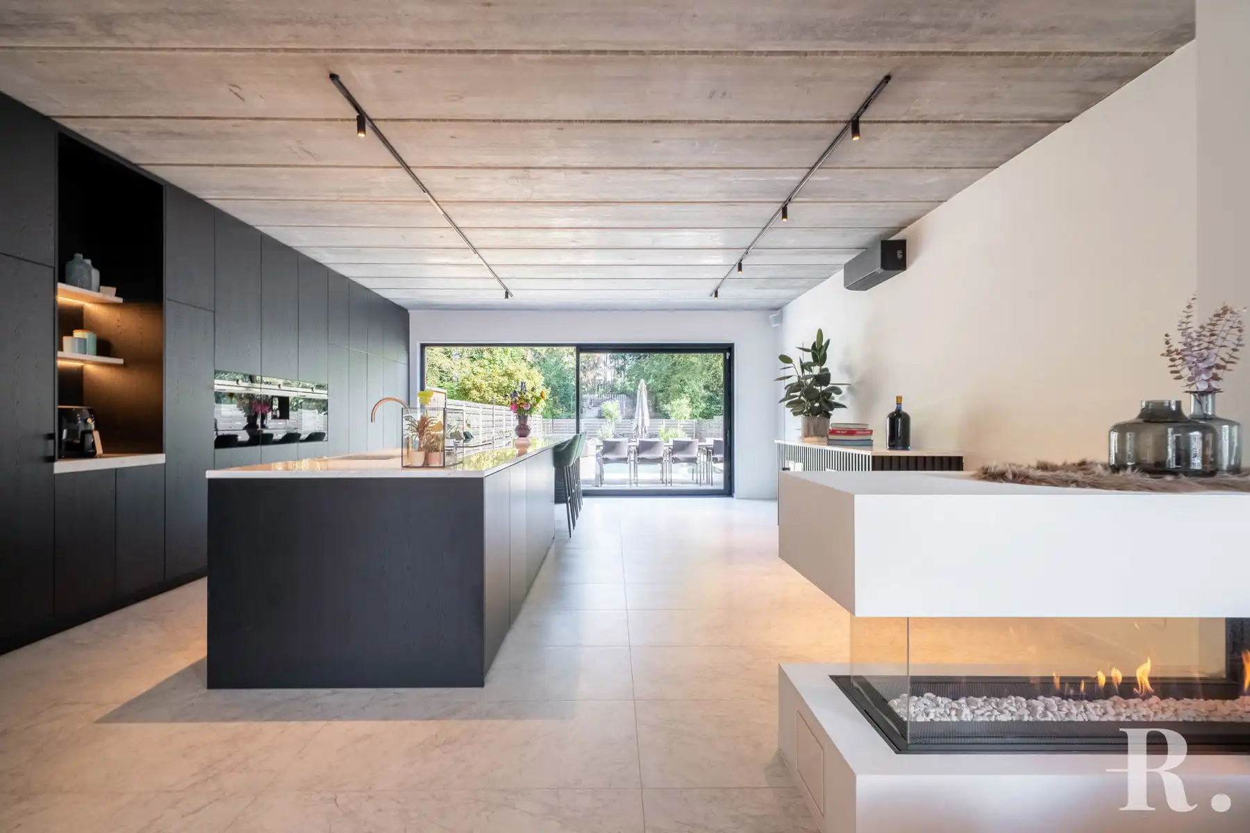 Instapklare woning met alle luxe en zwembad op goede locatie foto 7