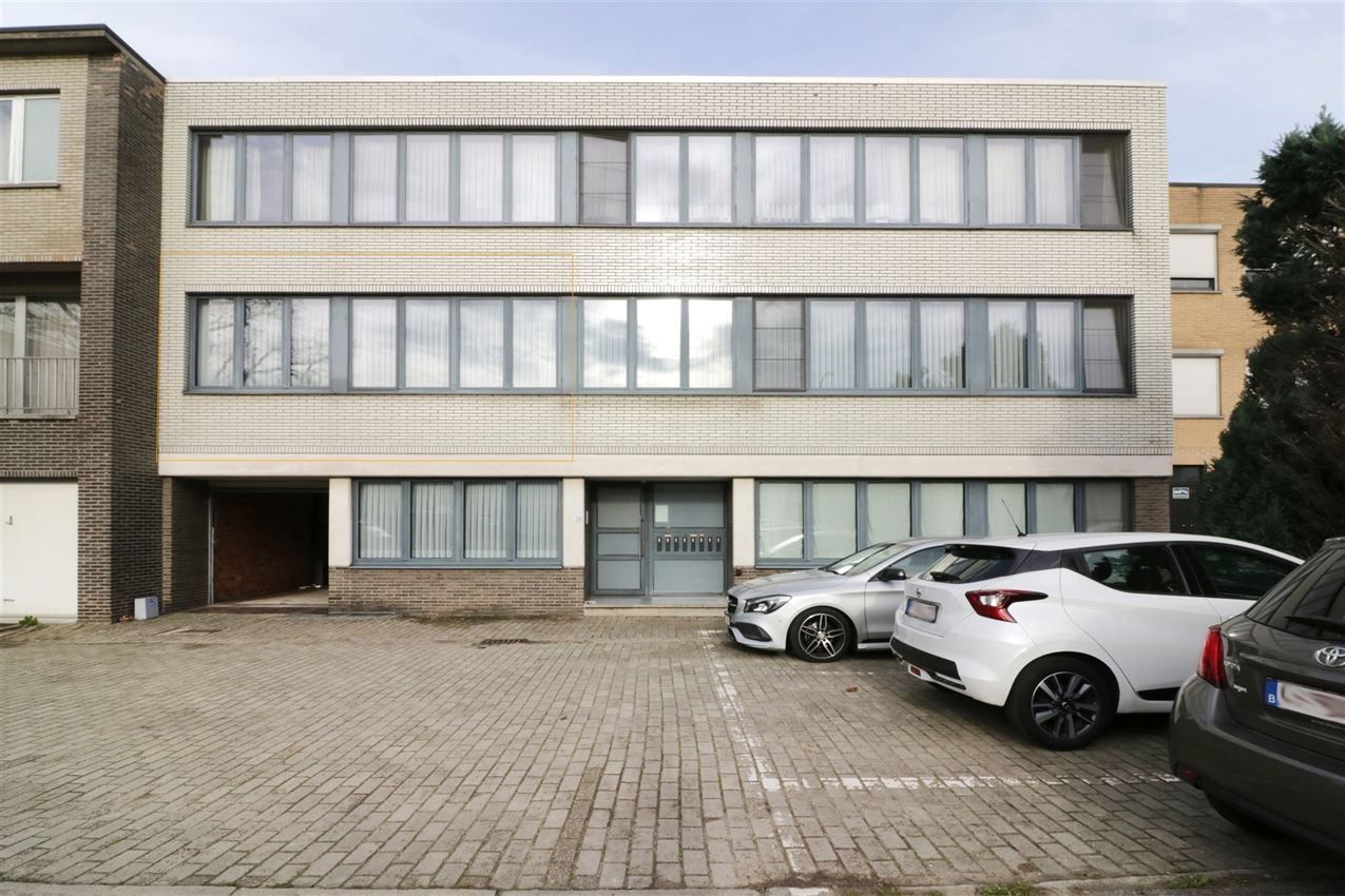 Centraal gelegen app met 2 slpk.en garagebox foto {{pictureIndex}}