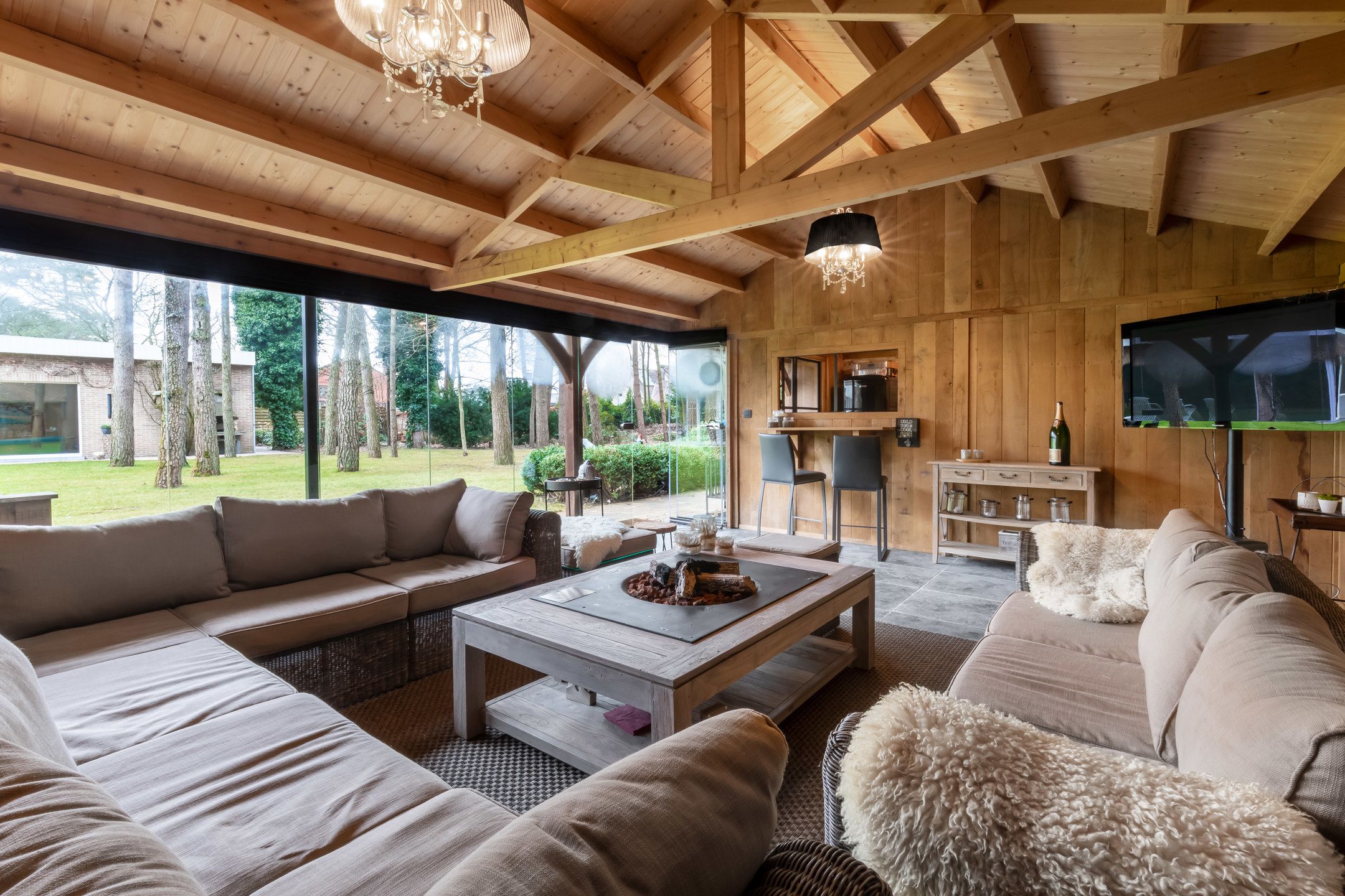 Prachtige Villa in groene omgeving foto 7