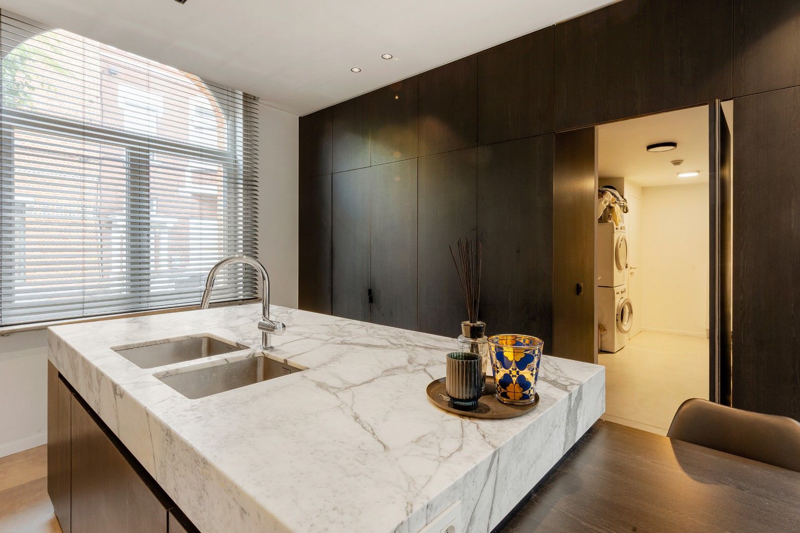 SUBLIEM GERENOVEERDE HERENWONING MET DUBBELE GARAGE.  foto 13