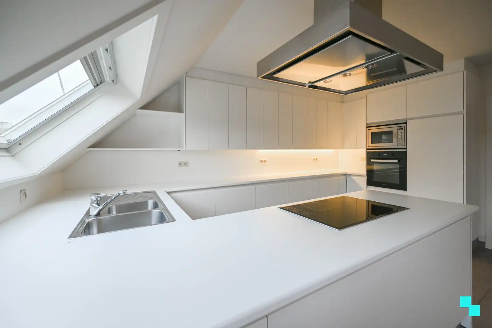 Ruim tweeslaapkamerappartement in het centrum van Izegem foto 12