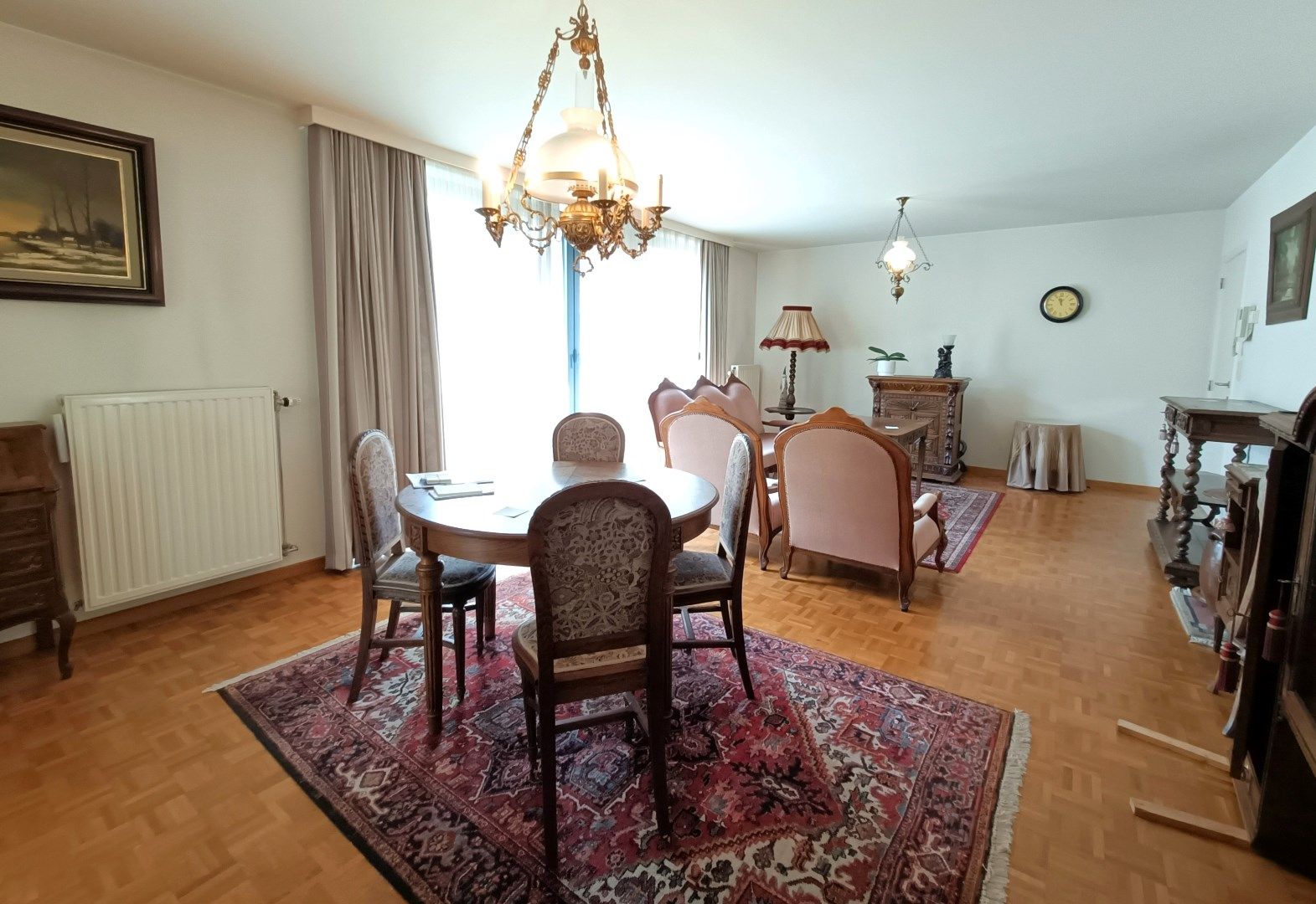 RUIM APPARTEMENT MET AUTOSTAANPLAATS foto 3
