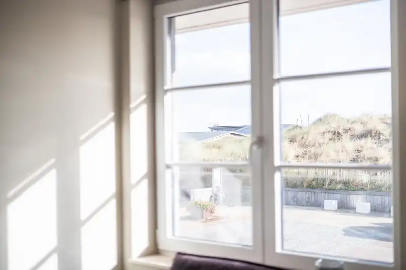 Luxueus appartement met breed terras en zijdelings zeezicht foto 11