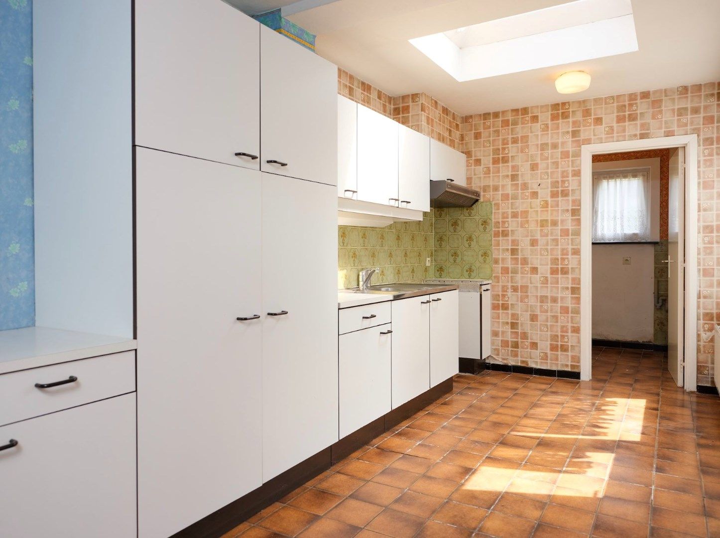 Charmante halfopen woning met potentieel in het hart van Zwankendamme foto 4