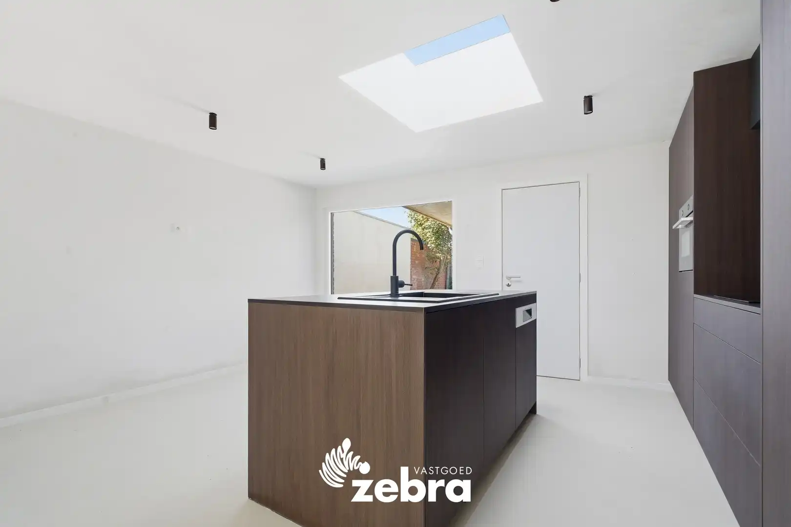 Gerenoveerde woning met 3 slaapkamers en tuin te Oostrozebeke! foto 5