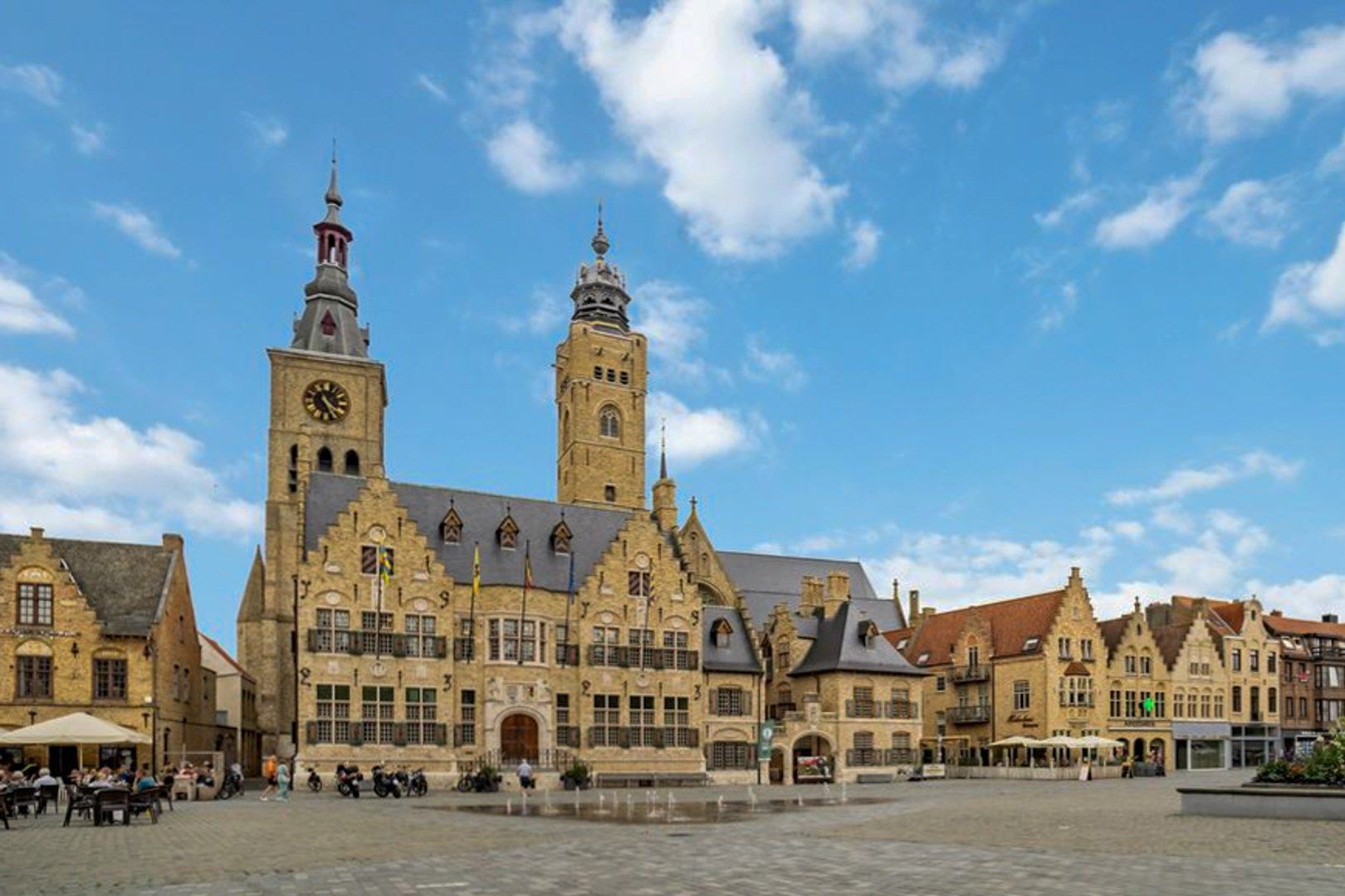 Prachtige handelswoning op de Grote markt van Diksmuide foto 12