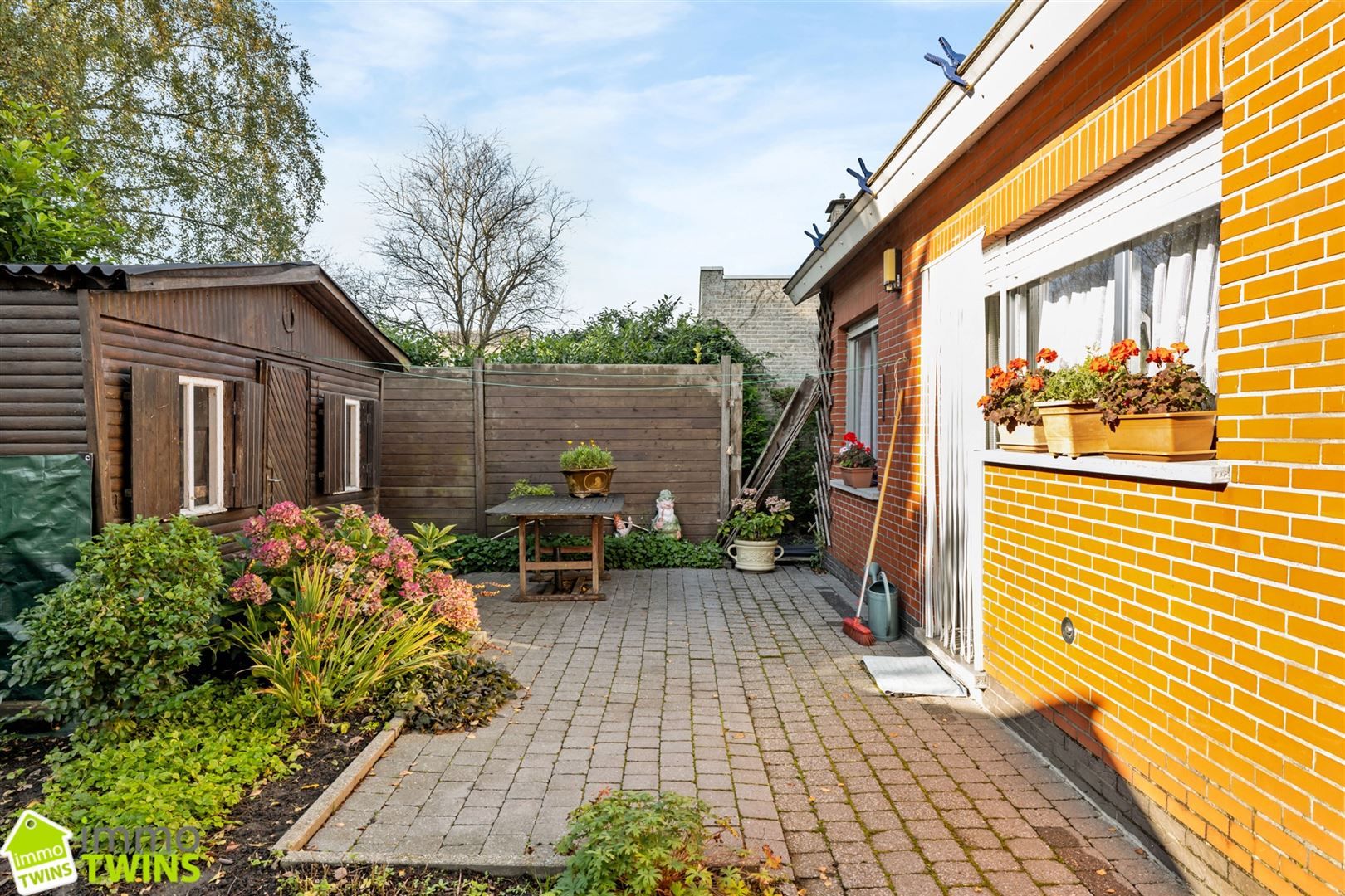 Vrijstaande bungalow op royaal perceel. foto 15