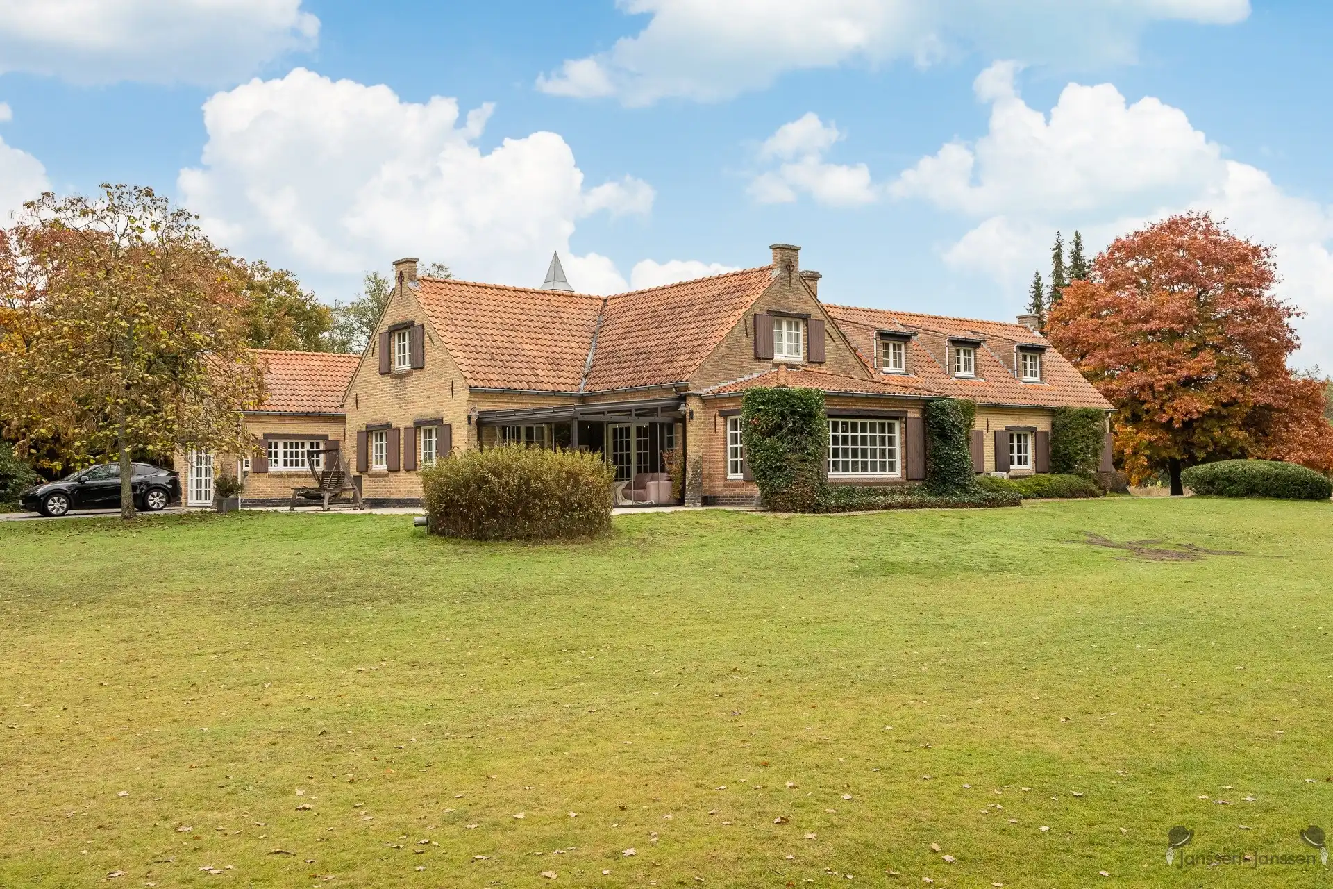 domein van ca.20 ha met 2 woningen foto 7