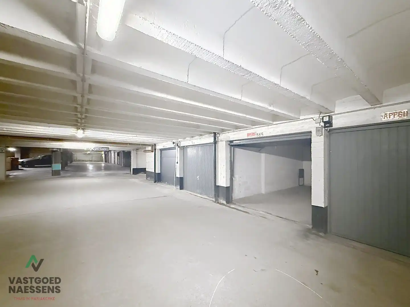 RUIME GARAGEBOX IN RESIDENTIE ROYAL PALACE  foto 5