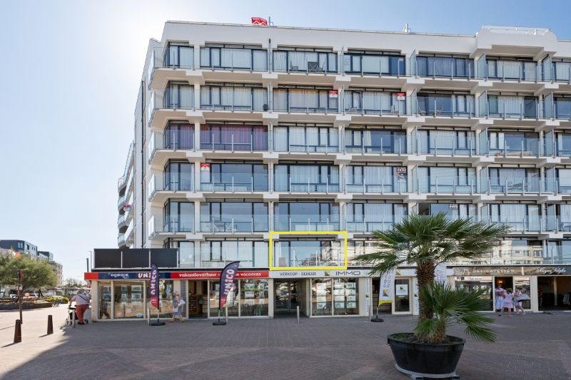 Appartement met ruim terras en zijdelings zeezicht foto 17