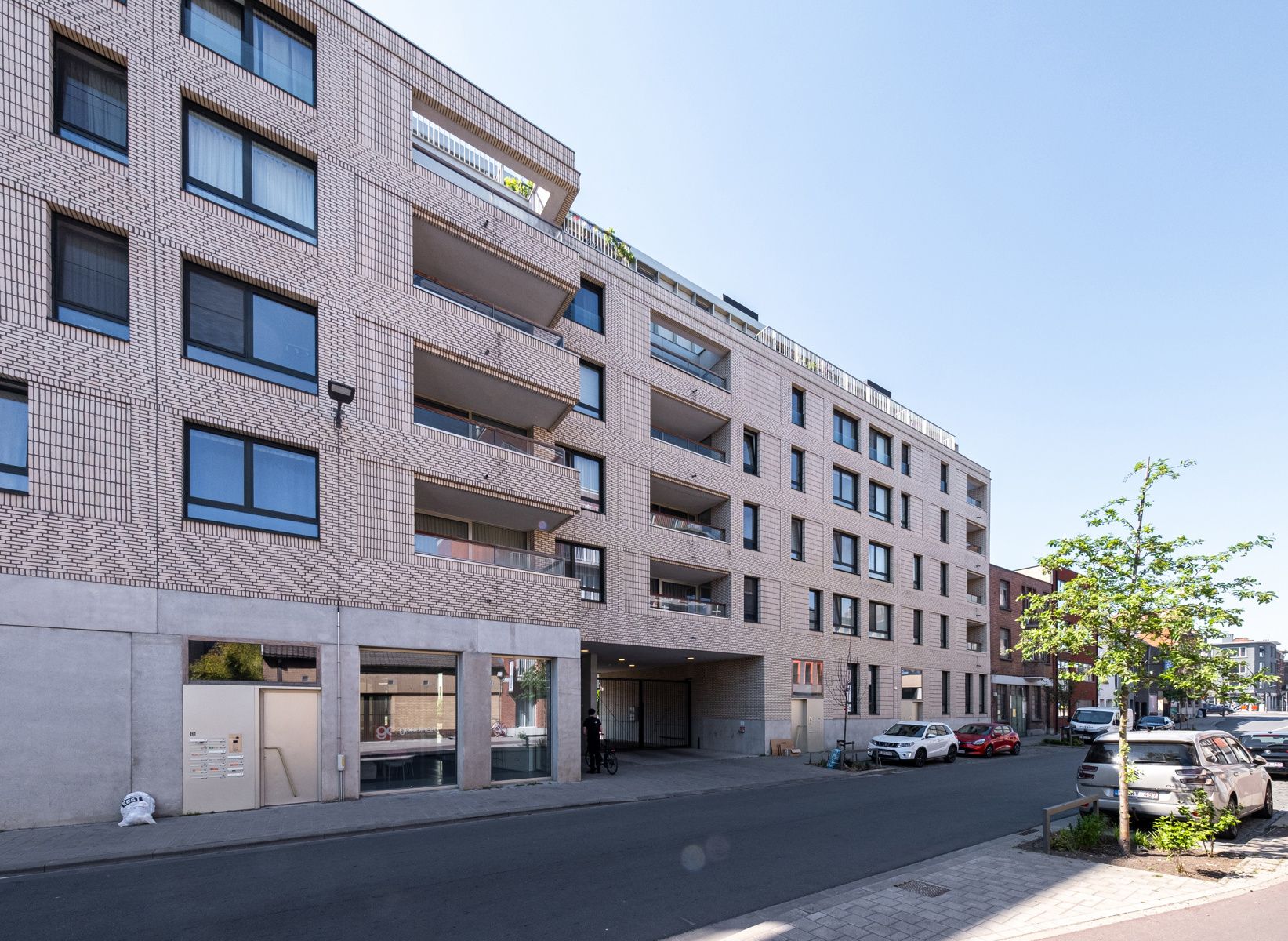 Modern 2slpk appartement met terras foto 9