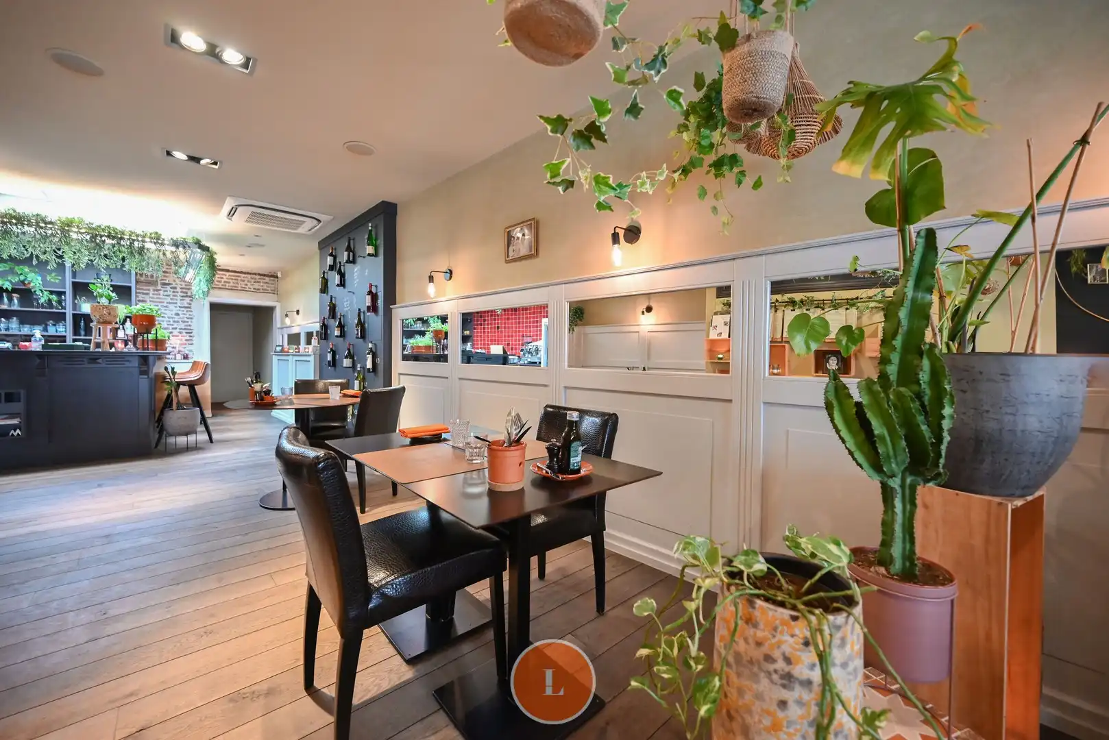 Handelspand met charmante gevel in hartje centrum Menen foto 4