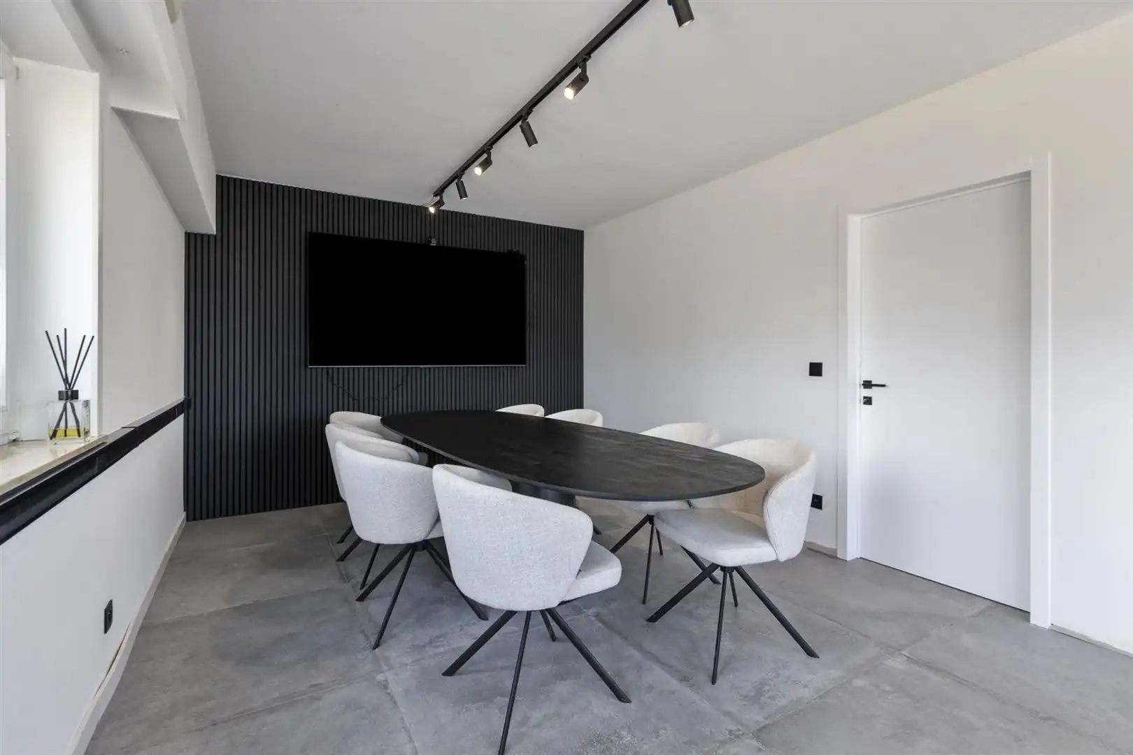 TE HUUR: Bedrijfsgebouw met kantoren te Houthalen! foto 8