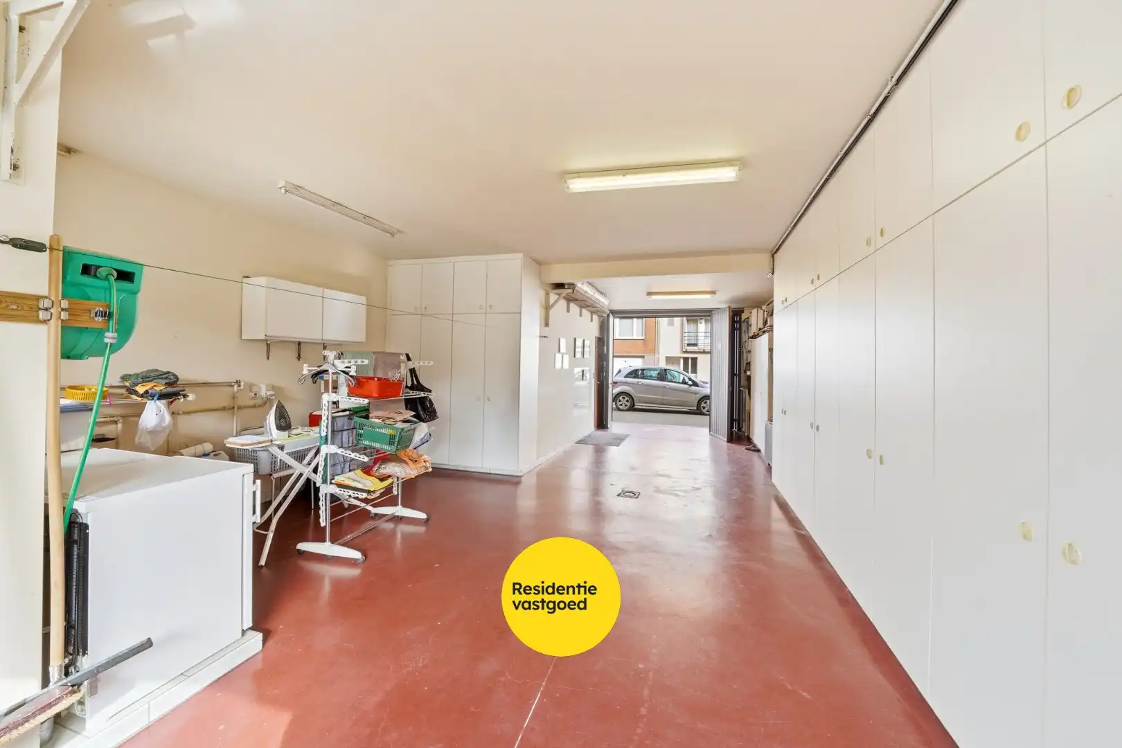 Ruime bel-etage met grote garage en 3 slaapkamers foto 2