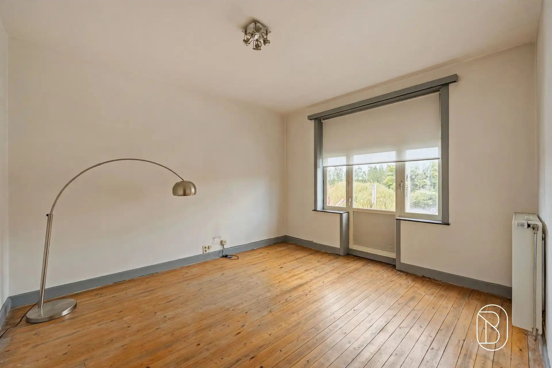 Topgelegen verhuurd handelspand met appartement. foto 17