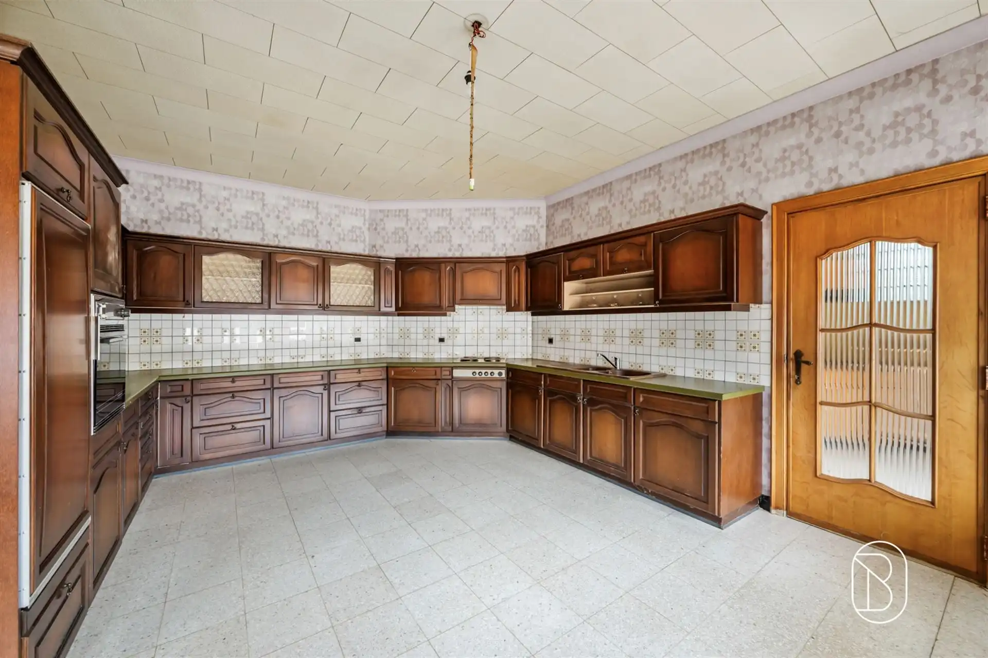 Ruime te renoveren woning met 4slk & tuin op de Valkenberg foto 17