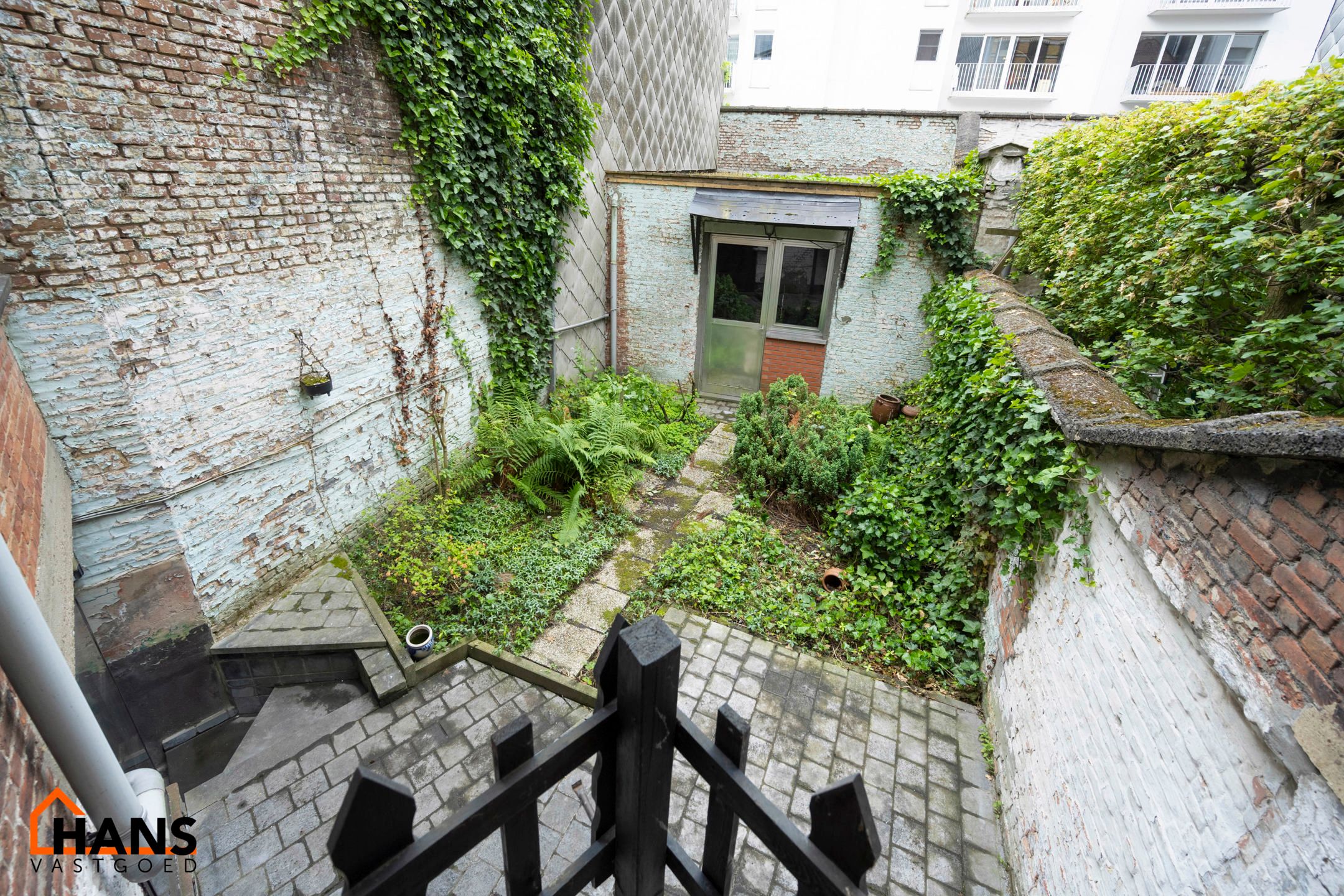 Woning in het centrum van de Stad met riante garagebox. foto 3