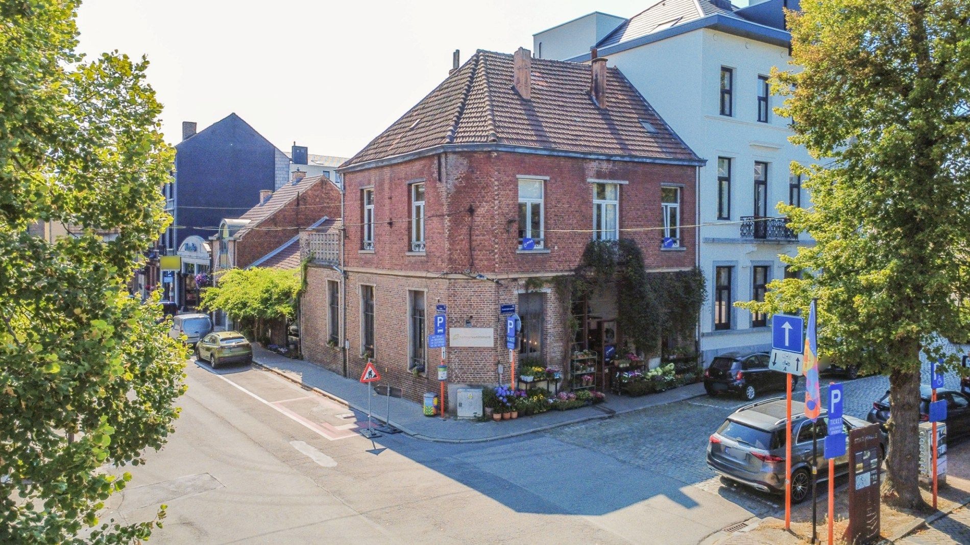 Een interessant en authentiek hoekpand / projectgebouw foto {{pictureIndex}}