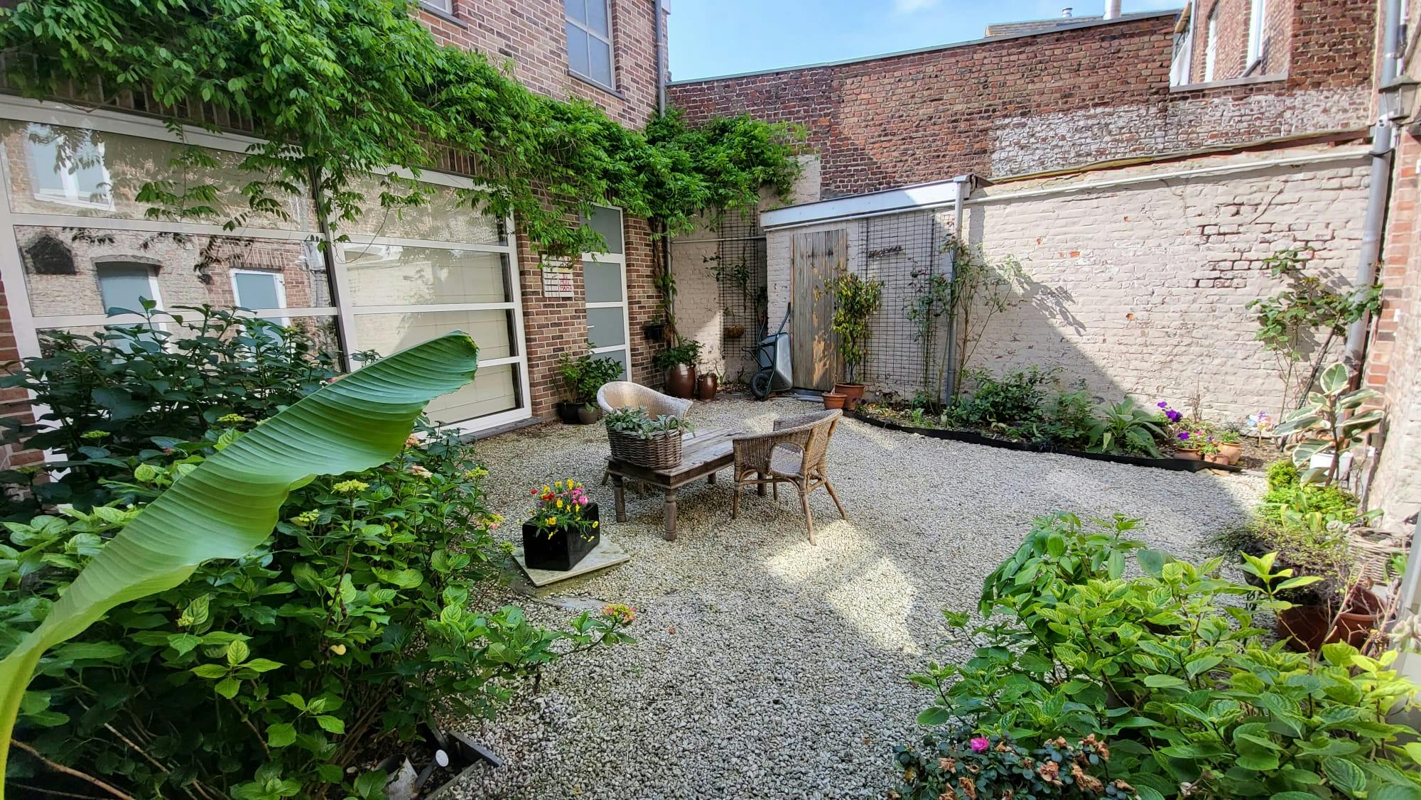 Uniek herenhuis in hartje Ieper met 8 slaapkamers en 7 badkamers  foto 9