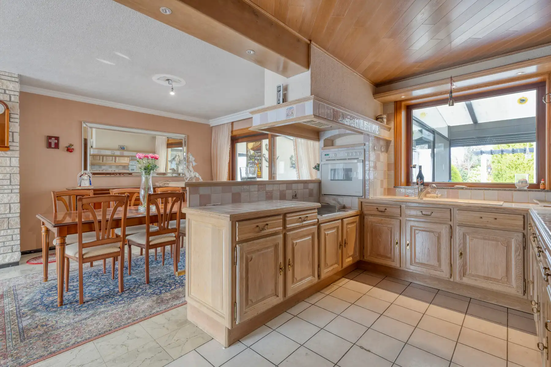 Leemans Immobiliën biedt u deze solide en ruime woning aan op een uitstekende en centrale ligging in Denderleeuw. foto 8