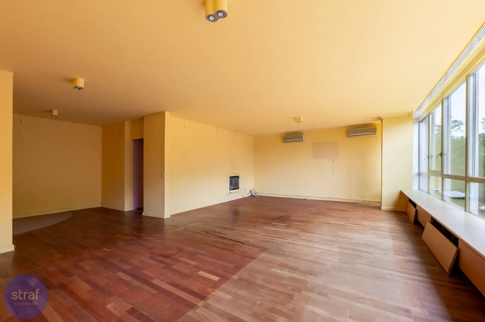 Te renoveren 3-slaapkamerappartement  in de Panorama Tower op Linkeroever foto 3