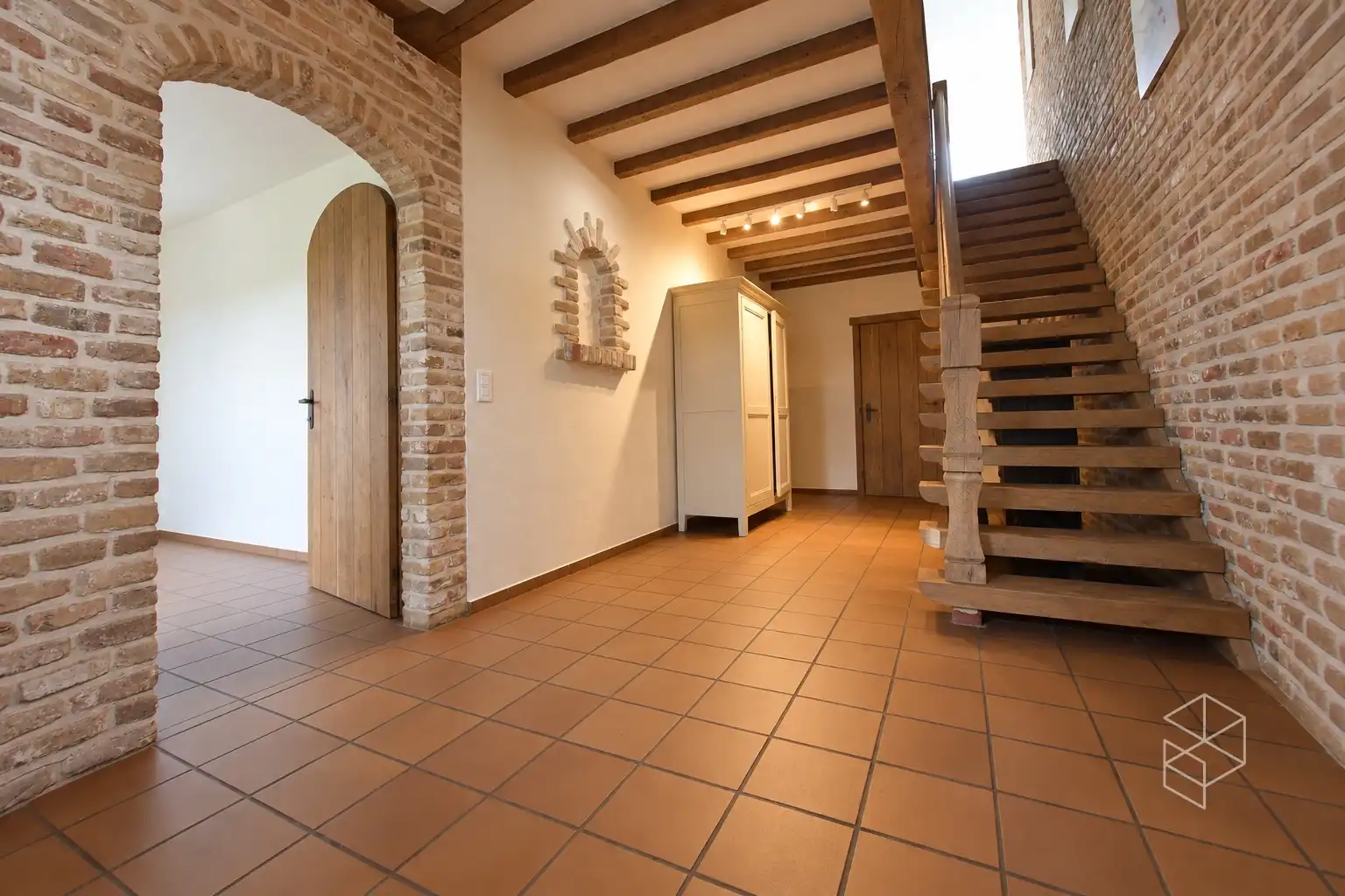 Klassevolle villa met bijgebouw op unieke ligging aan het kanaal Gent-Brugge foto 12
