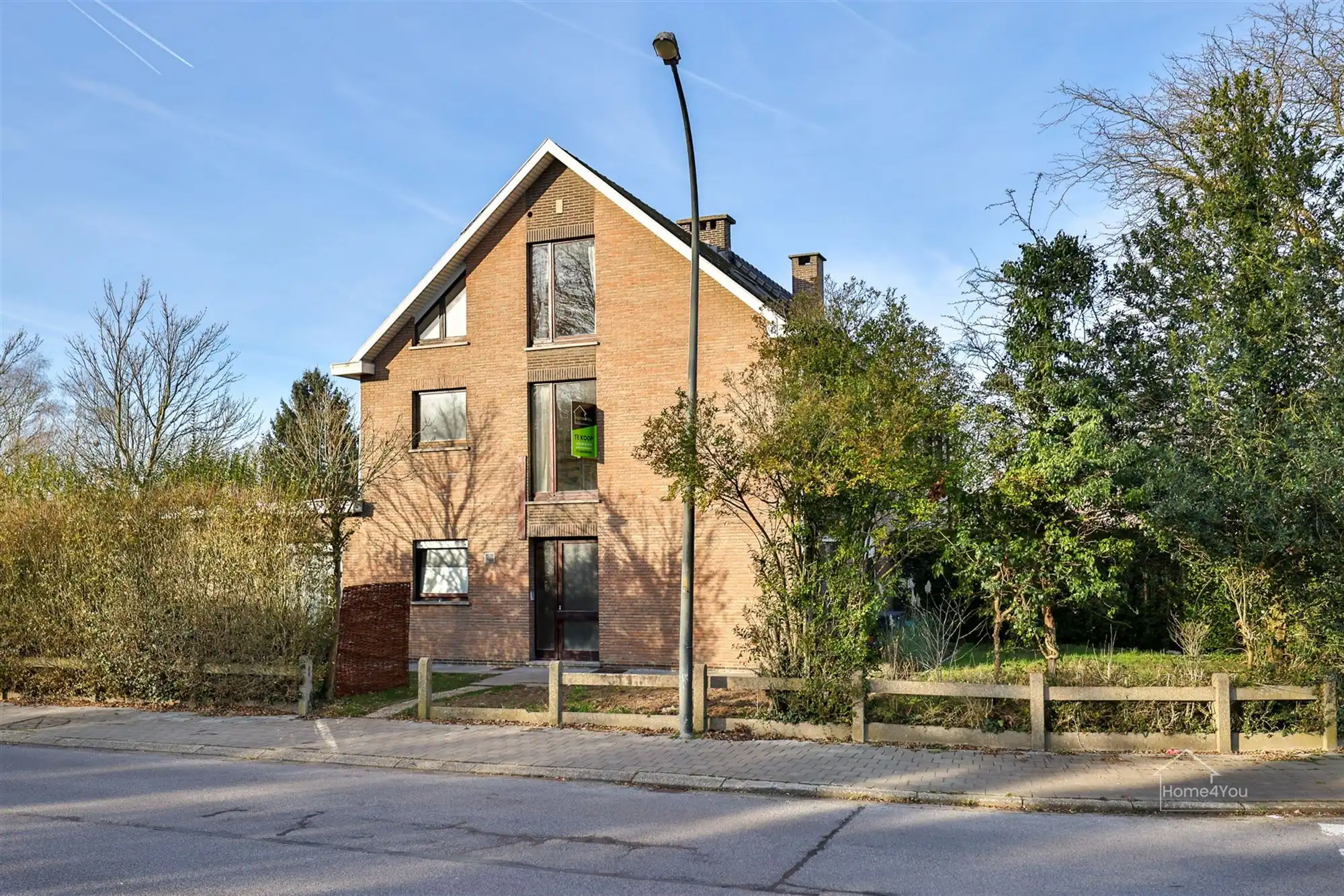 Opbrengsteigendom met 2 vergunde app. en garages foto {{pictureIndex}}