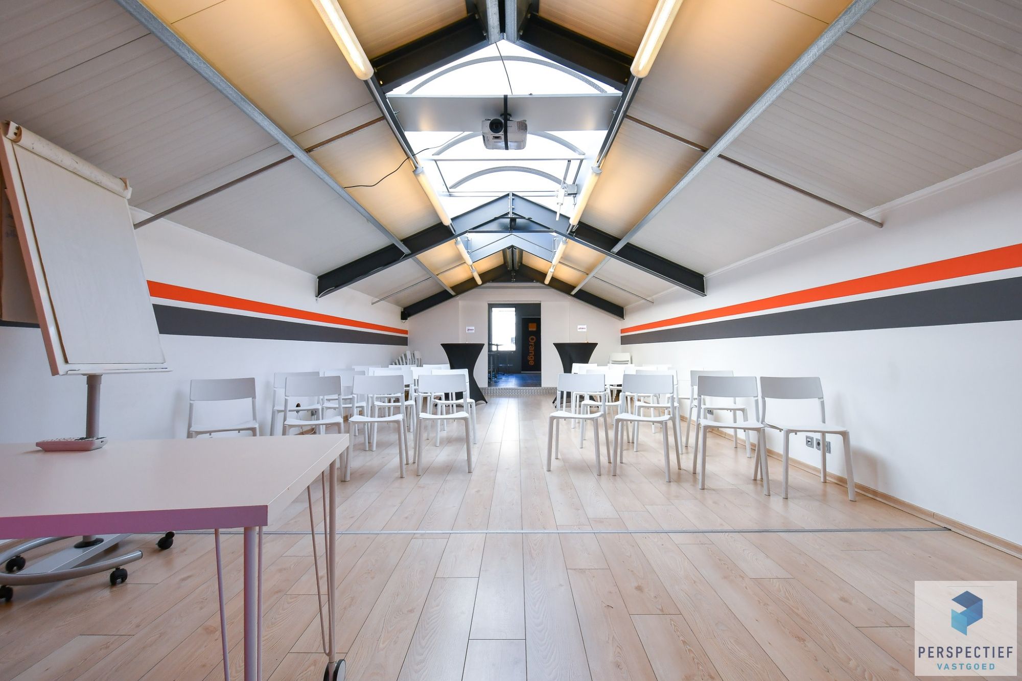 Uiterst goed gelegen polyvalente bedrijfsgebouw met 11 kantoorruimtes en een bruikbare vloeroppervlakte van 685m² foto 21