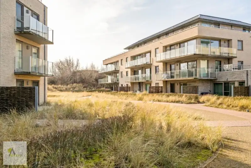 Ontdek dit uniek en zeer ruim duinen appartement (110m² netto bew.opp + terras 15 m²) op 250 meter van het strand en beslist op één van de mooiste locaties aan de westkust! foto 5