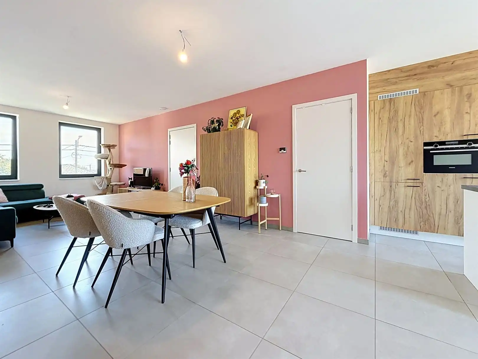 Appartement met 2 slpks, terras, autostaanplaats foto 11