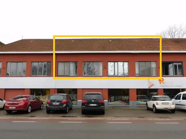 Ruim en instapklaar duplex appartement met autostaanplaats foto {{pictureIndex}}