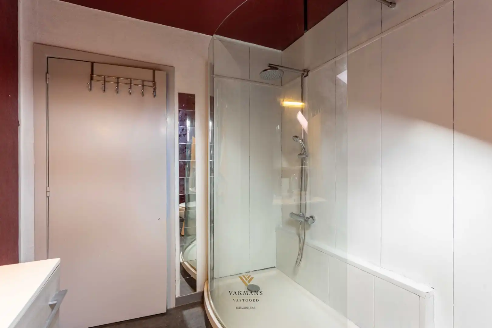 Ruime en charmante alleenstaande woning met 5 slaapkamers en 2 badkamers foto 32