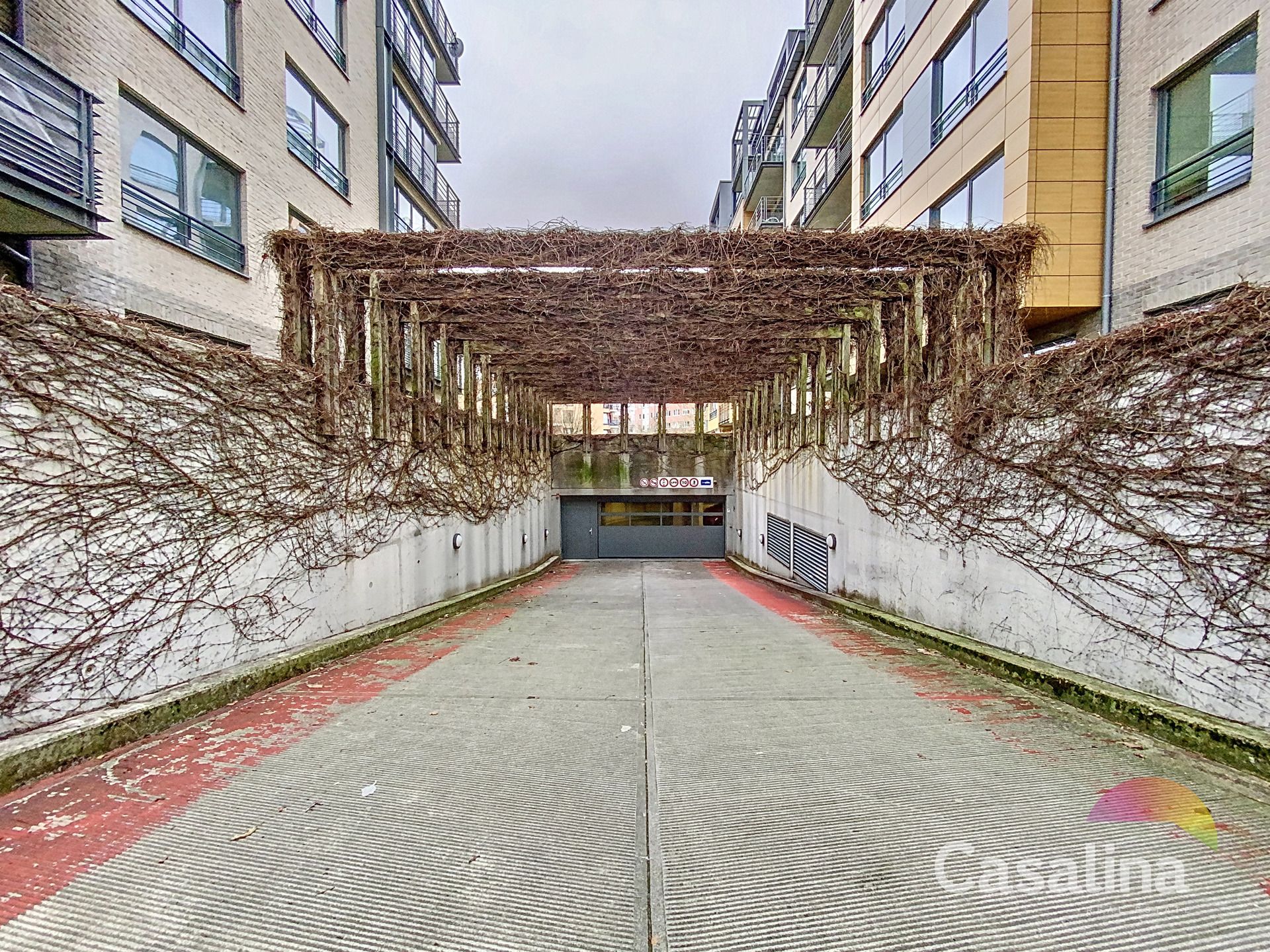 Binnenparkeerplaats te huur – 85€/maand foto {{pictureIndex}}